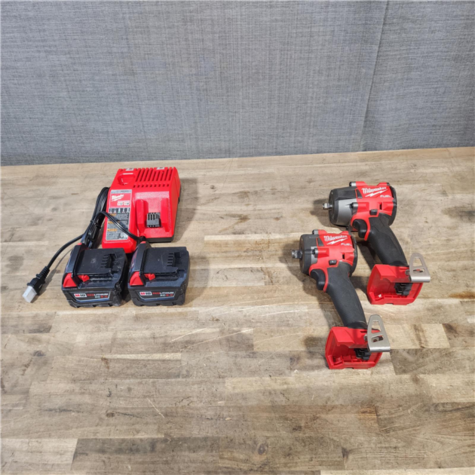 HOUSTON LOCATION - AS-IS MILWAUKEE 2 TOOL COMBO KIT W/ (2) BATTERY & CHARGER