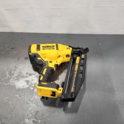 AS-IS- DeWalt 15 GA ANGLED FINISH NAILER KIT W/ BATTERY & CHARGER