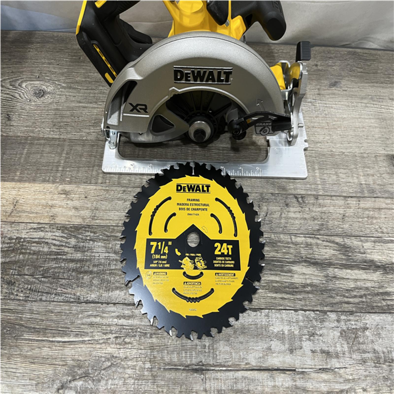 AS-IS DEWALT 20-Volt MAX 7-1/4 in. Cordless Circular Saw (Tool Only)