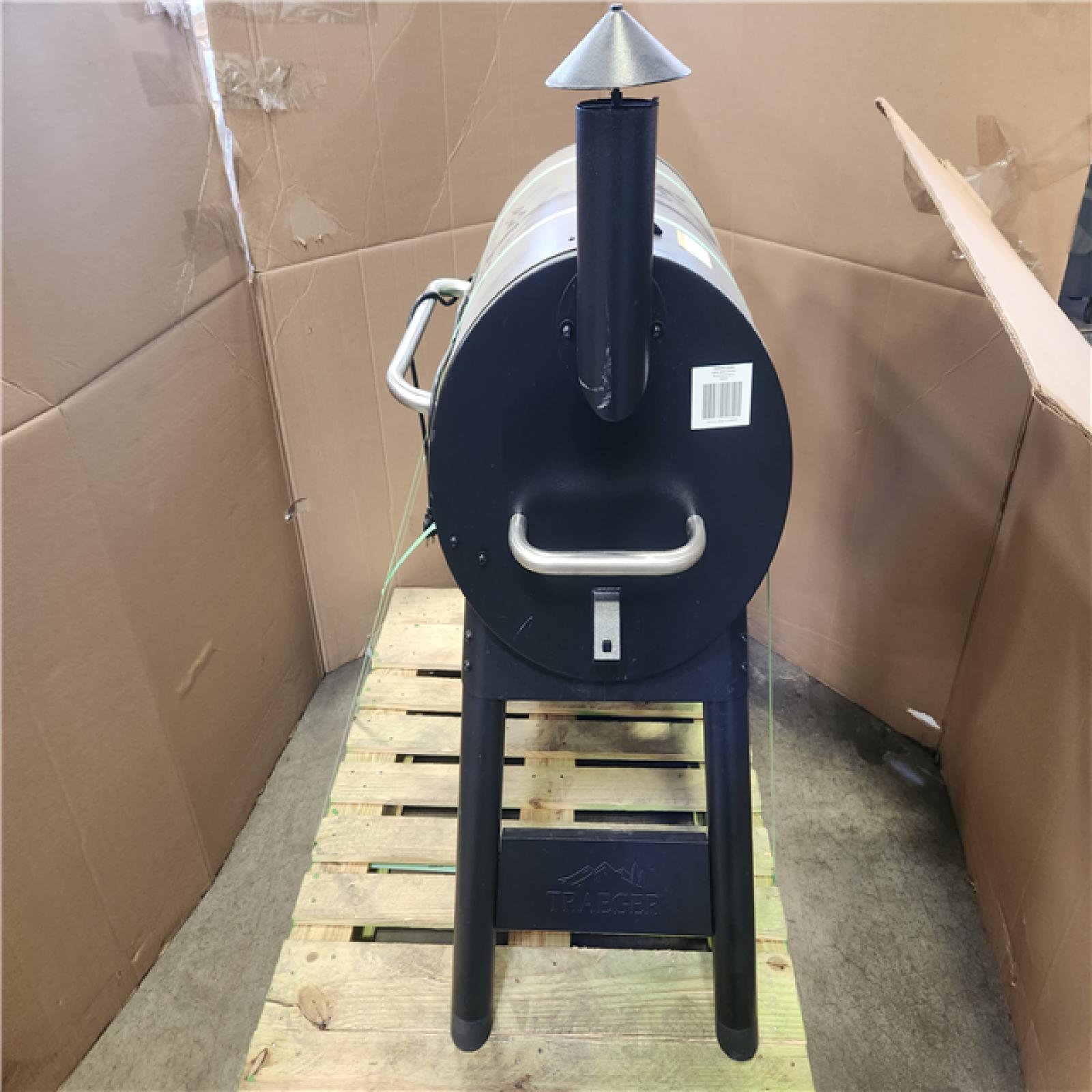 Phoenix AS-IS Traeger Pro Series 22-Pellet Grill and Smoker in Bronze