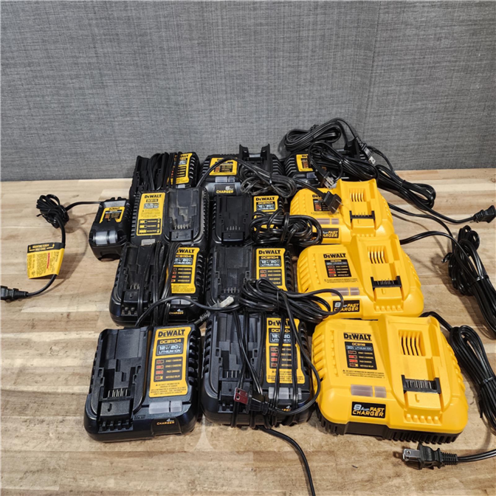 HOUSTON LOCATION - AS-IS DEWALT BATTERY CHARGER PACK QTY - 13