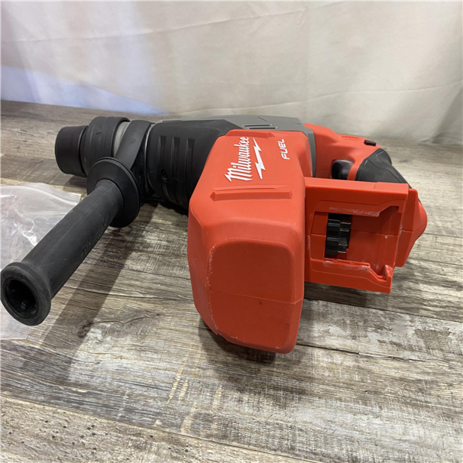 AS-IS Milwaukee FUEL 18V Lithium-Ion Brushless Cordless 1-9/16 in. (Tool-Only)