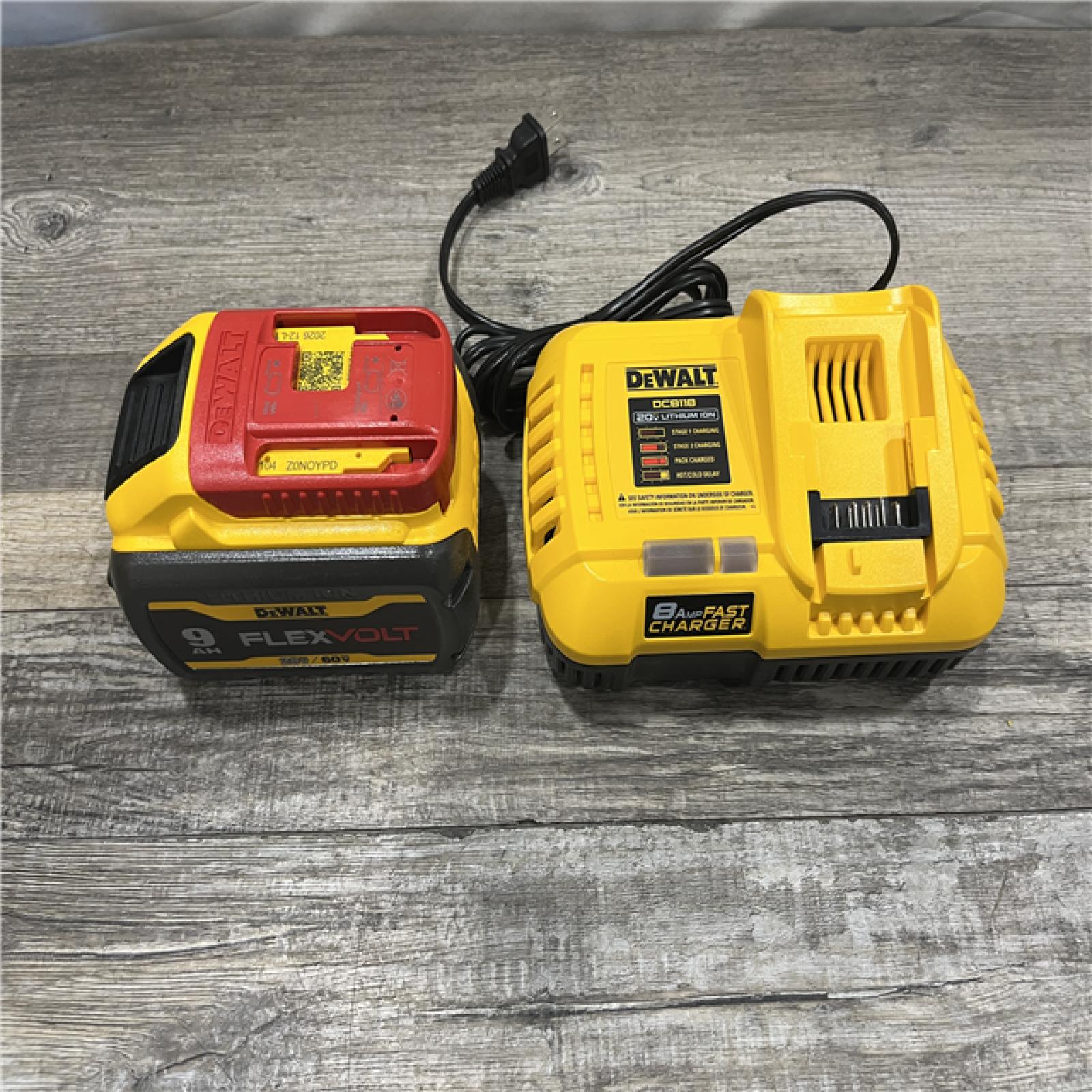 AS-IS DEWALT 20V/60V MAX FLEXVOLT Lithium-Ion 9.0Ah Battery and Charger Starter Kit