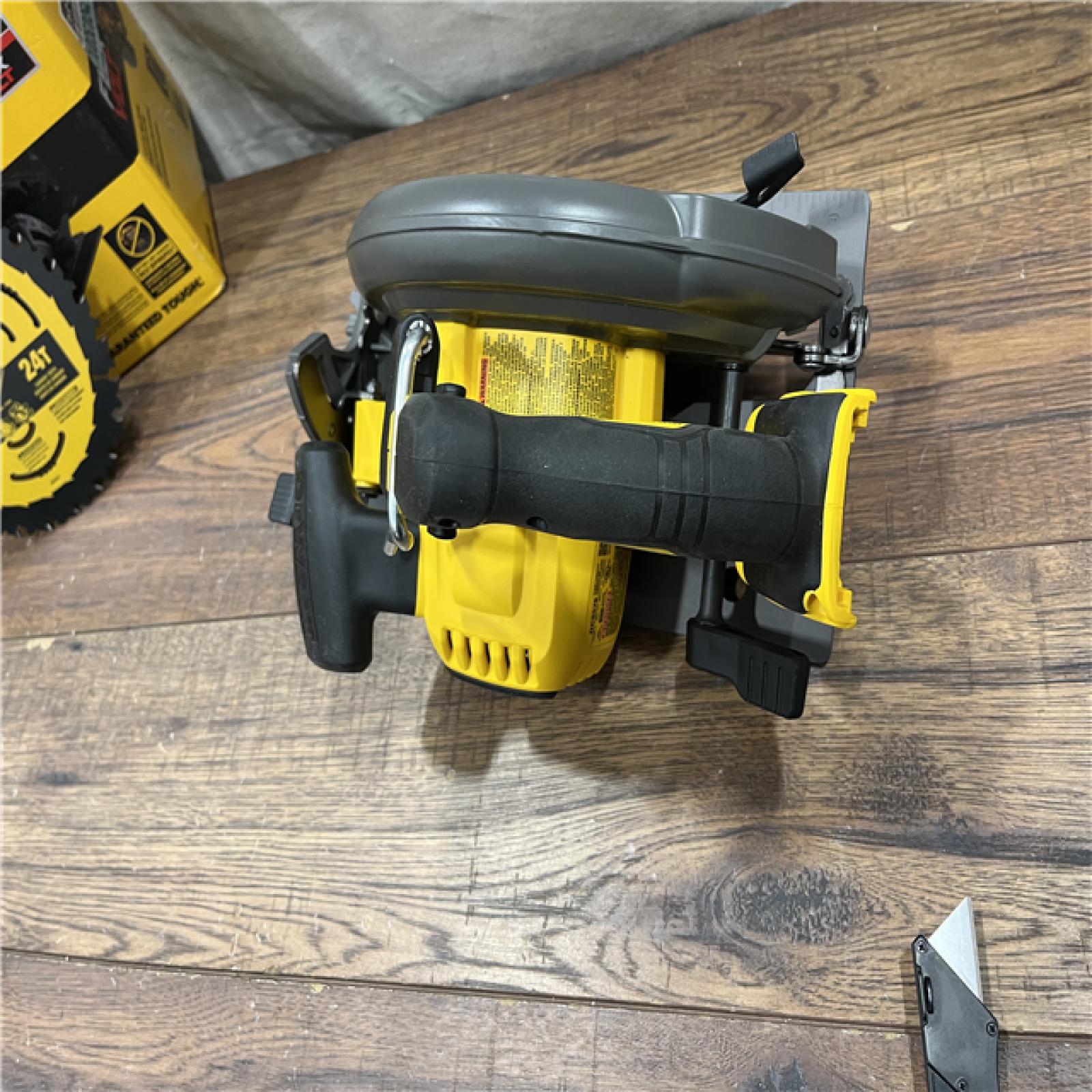 AS-IS DeWALT Flexvolt Max 7-1/4  60V Brushless Circular Saw DCS578B
