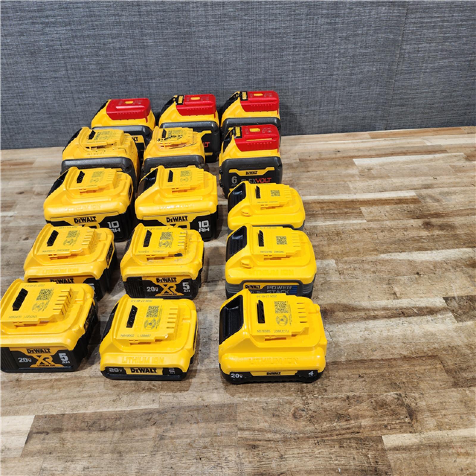 HOUSTON LOCATION - AS - IS DEWALT BATTERY PACK QTY - 15
