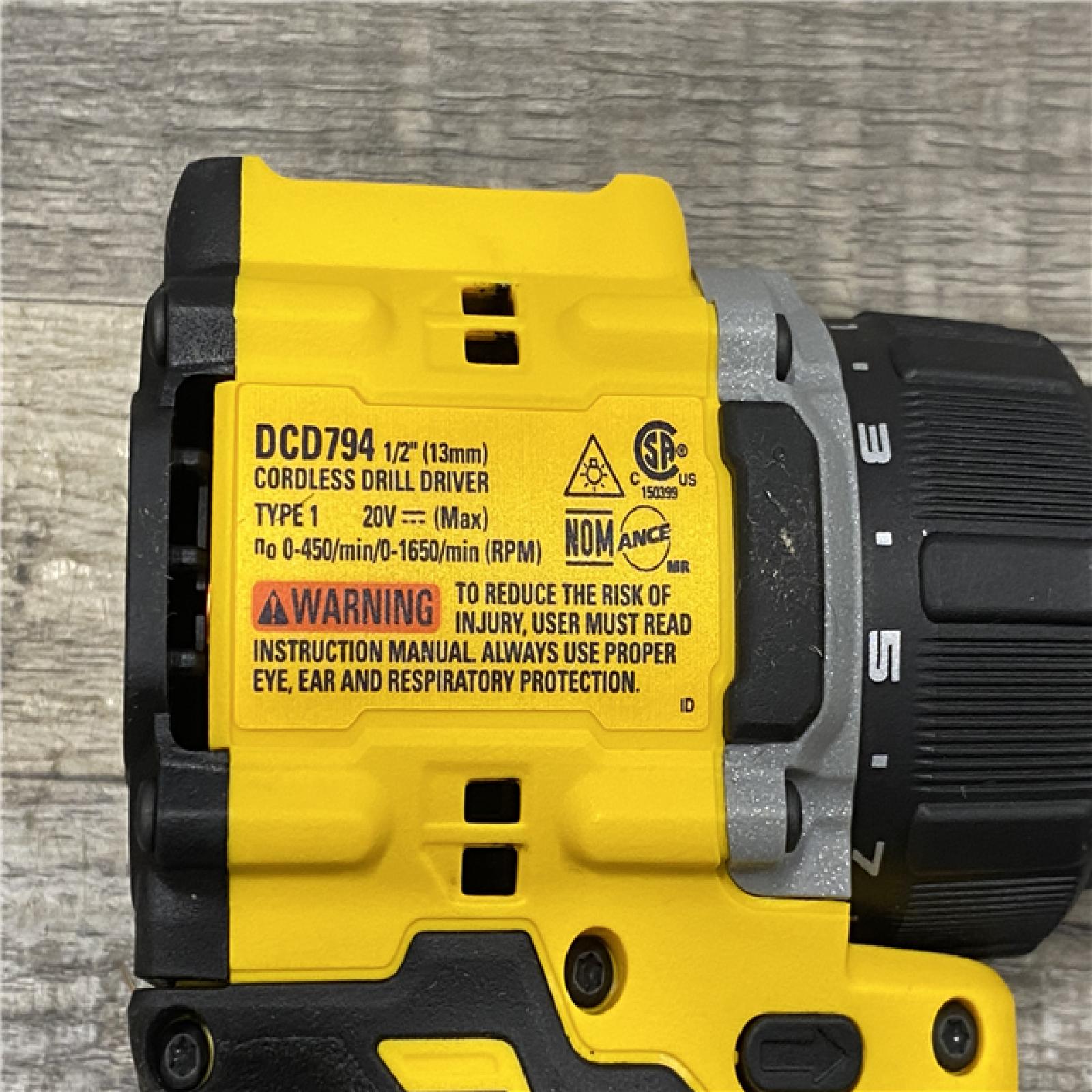 AS-IS DEWALT ATOMIC 20-Volt MAX Lithium-Ion Cordless Combo Kit