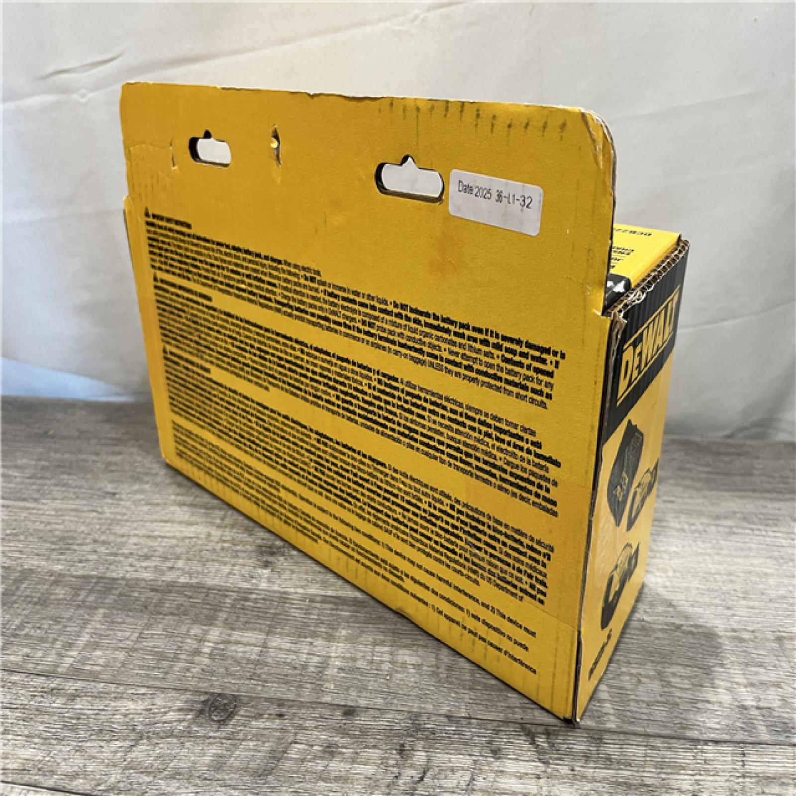 NEW - DEWALT 20V MAX Lithium-Ion Battery Kit with 5.0Ah and 2.0Ah Battery and Charger