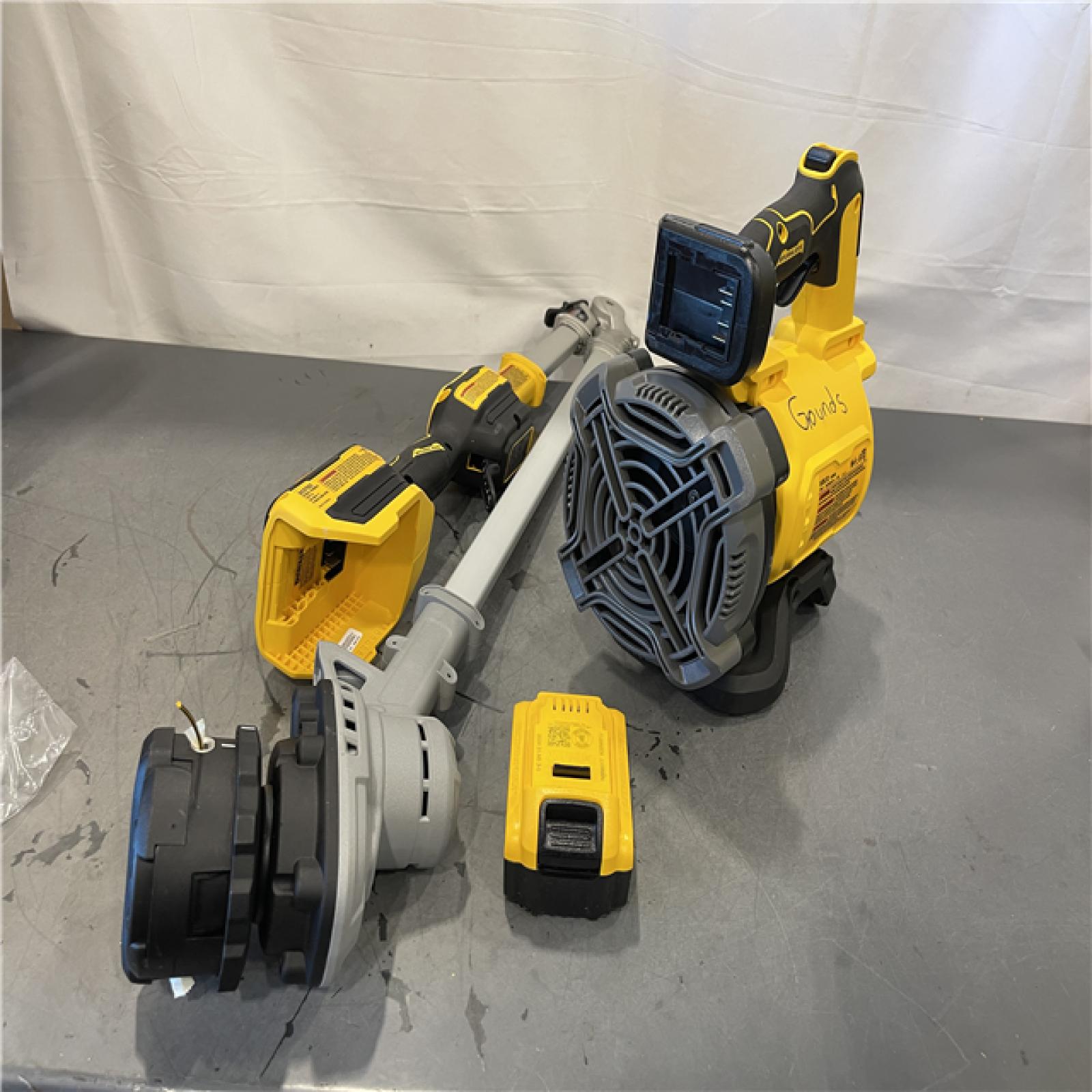 AS-IS - DEWALT 20V MAX Cordless Battery Powered String Trimmer & Blower Combo Kit