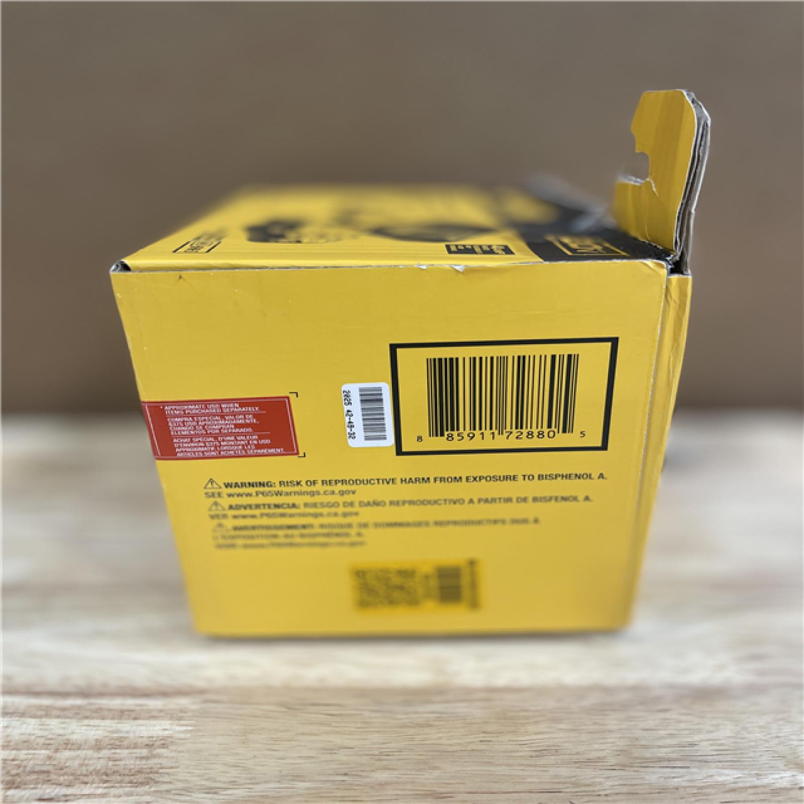 LIKE NEW! DEWALT 20V MAX Lithium-Ion 6.0Ah and 4.0Ah Battery and Charger Starter Kit