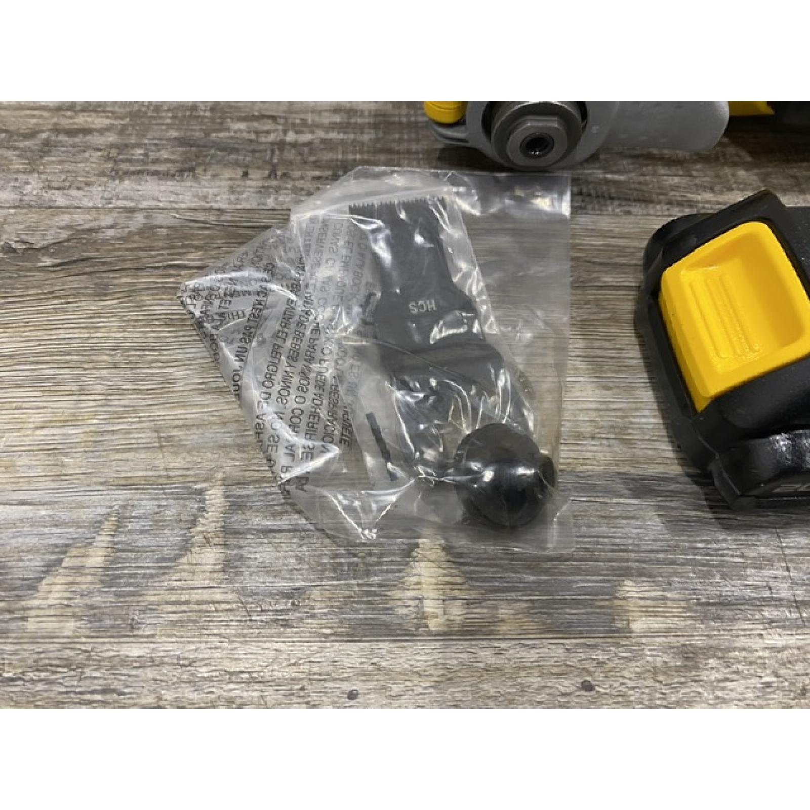 AS-IS DEWALT 20V MAX XR Cordless Brushless 3-Speed Oscillating Multi Tool Kit