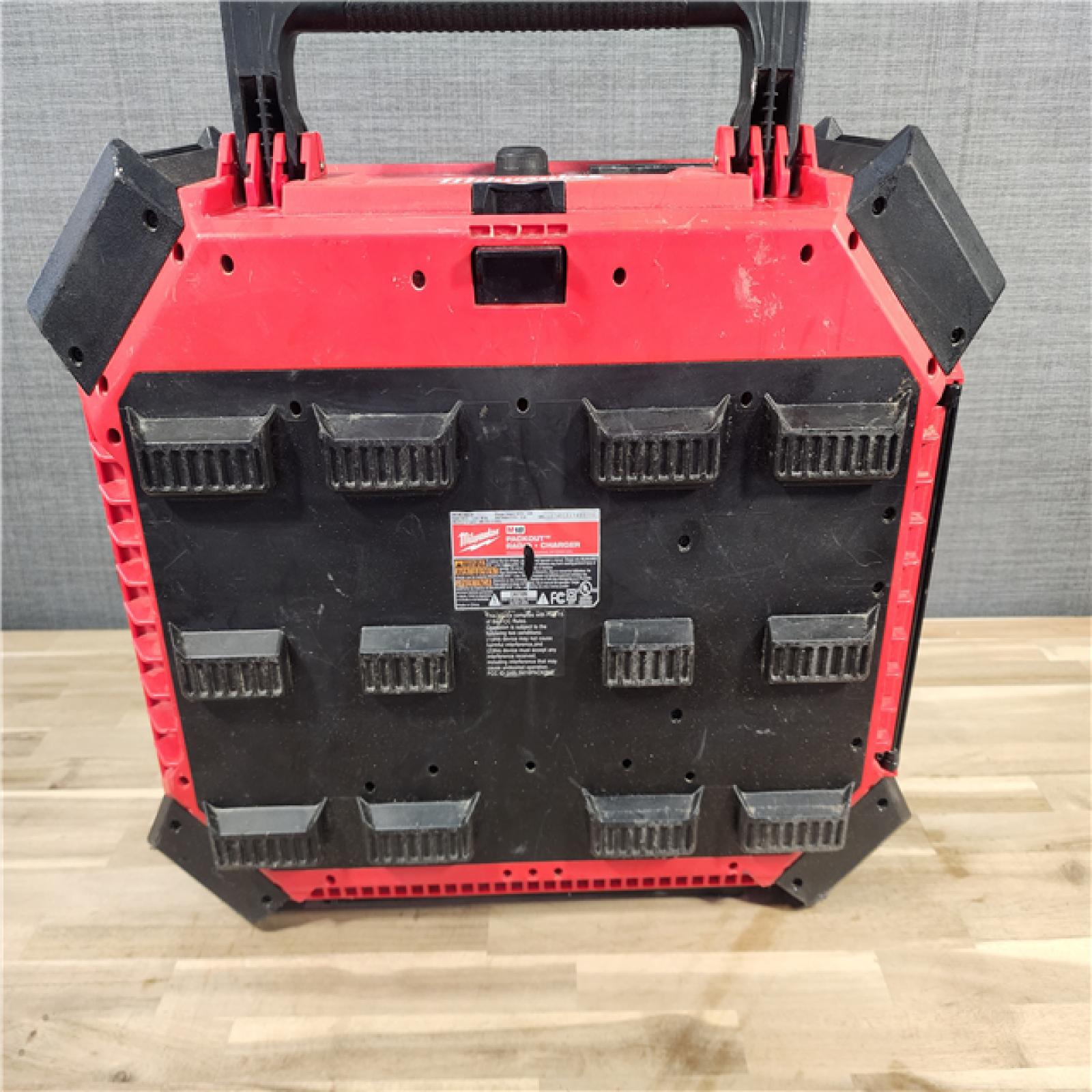 HOUSTON LOCATION - AS-IS Milwaukee 2950-20 18V M18 PACKOUT Lithium-Ion Cordless Radio + Charger (Tool Only)