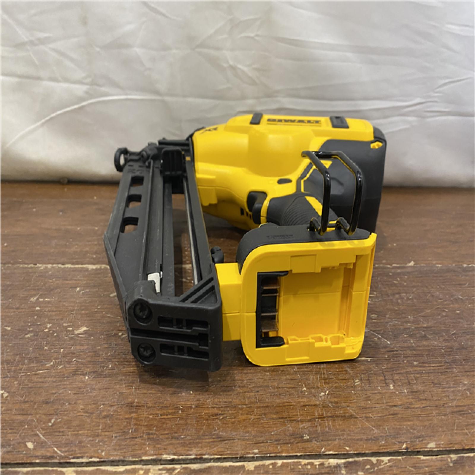 AS-IS DeWalt DCN660D1 20V 16 Gauge Cordless Angled Finish Nailer Kit W/ 2Ah Battery