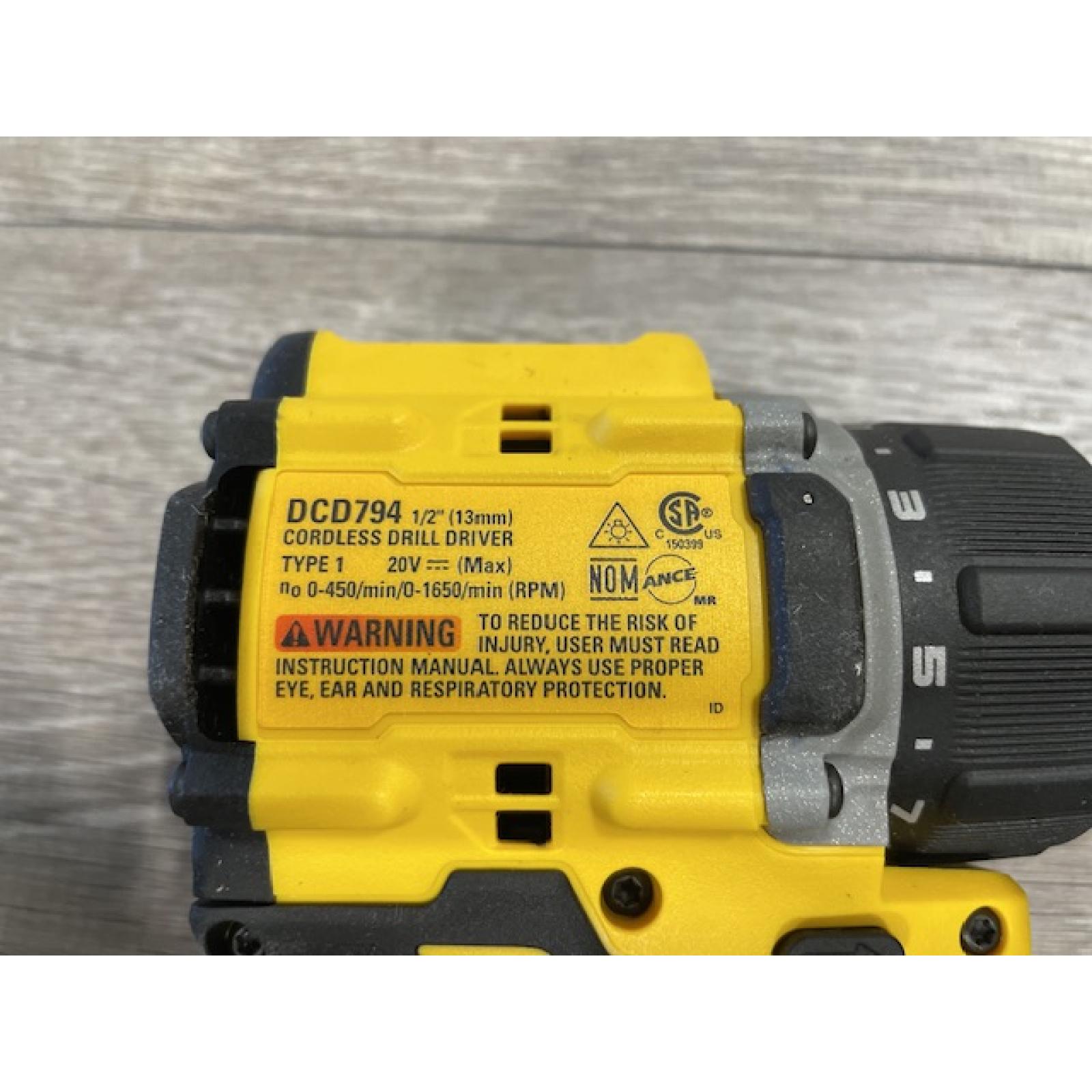 AS-IS DEWALT ATOMIC 20-Volt MAX Lithium-Ion Cordless Combo Kit