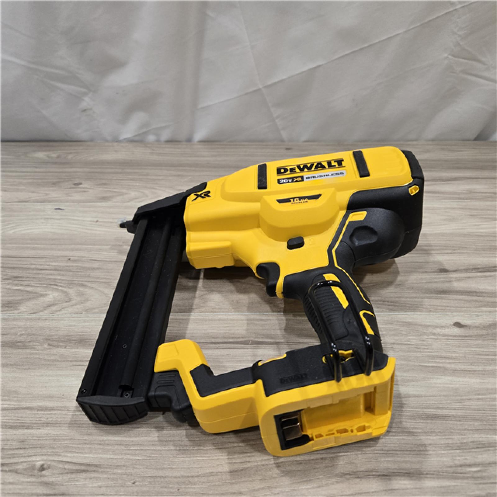 AS-IS DeWALT DCN681D1 20V MAX 18ga Cordless Narrow Crown Stapler Kit