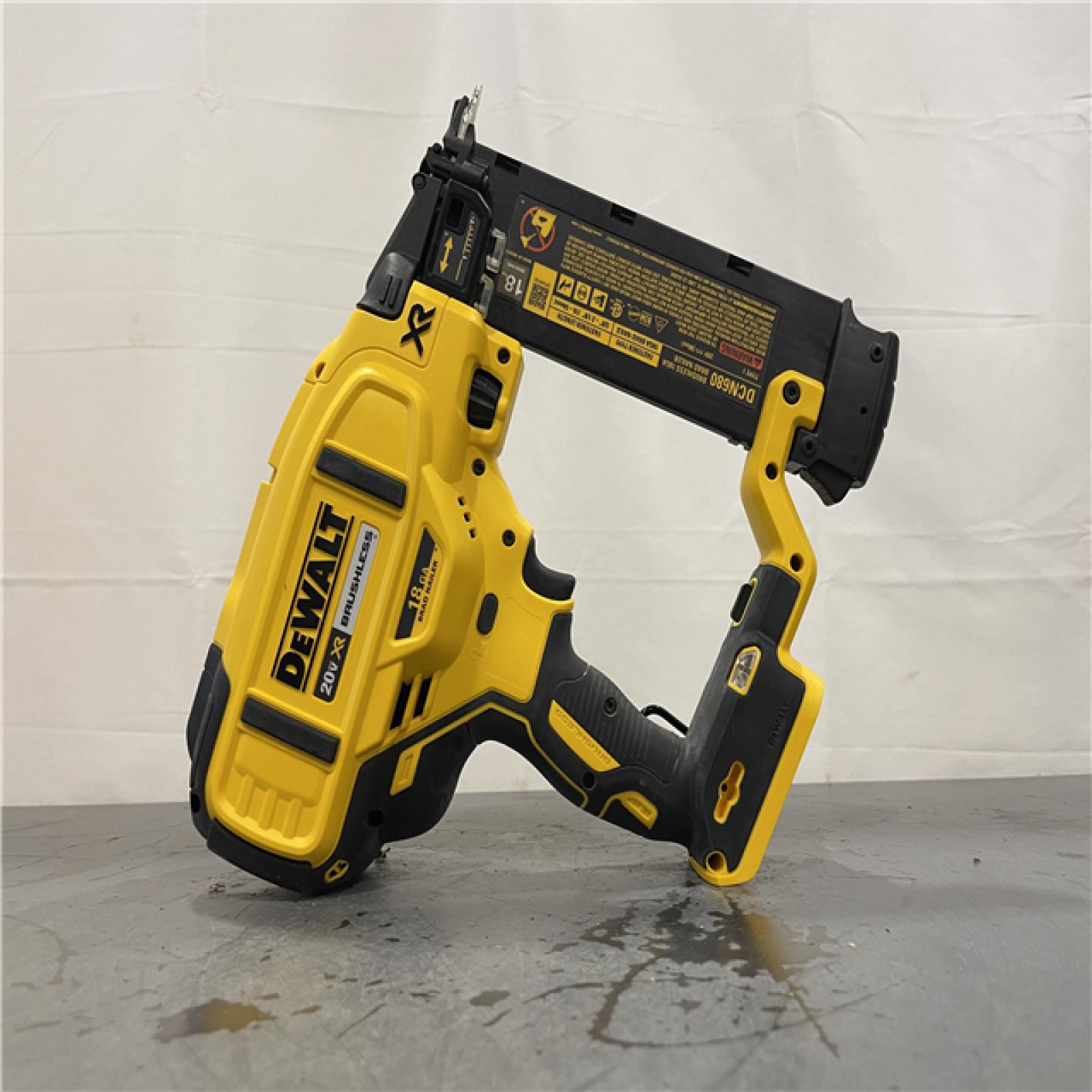 AS-IS - DeWalt 20V MAX XR Lithium-Ion Electric Cordless 18-Gauge Brad Nailer