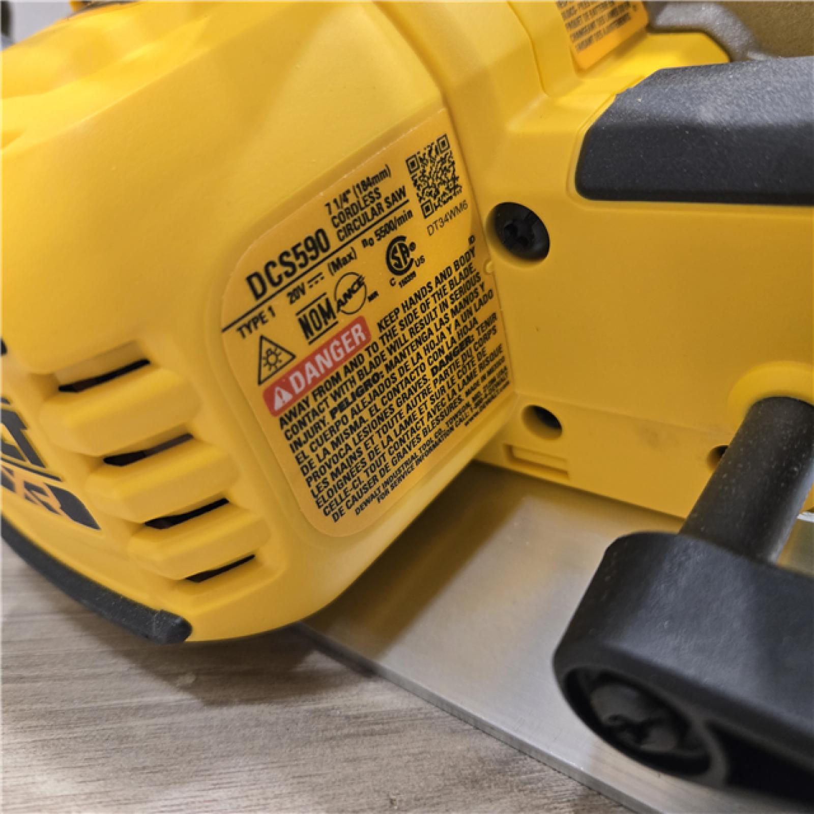AS-IS DEWALT 20-Volt MAX 7-1/4 in. Cordless Circular Saw (Tool Only)