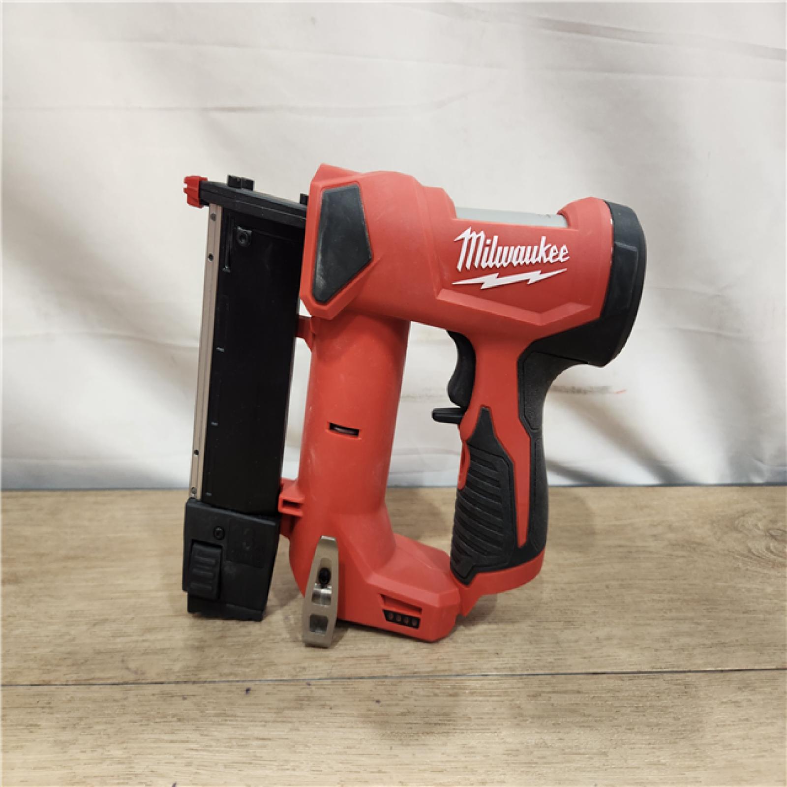 AS-IS- Milwaukee 23-Gauge 1-3/8 Cordless M12 Pin Nailer Kit