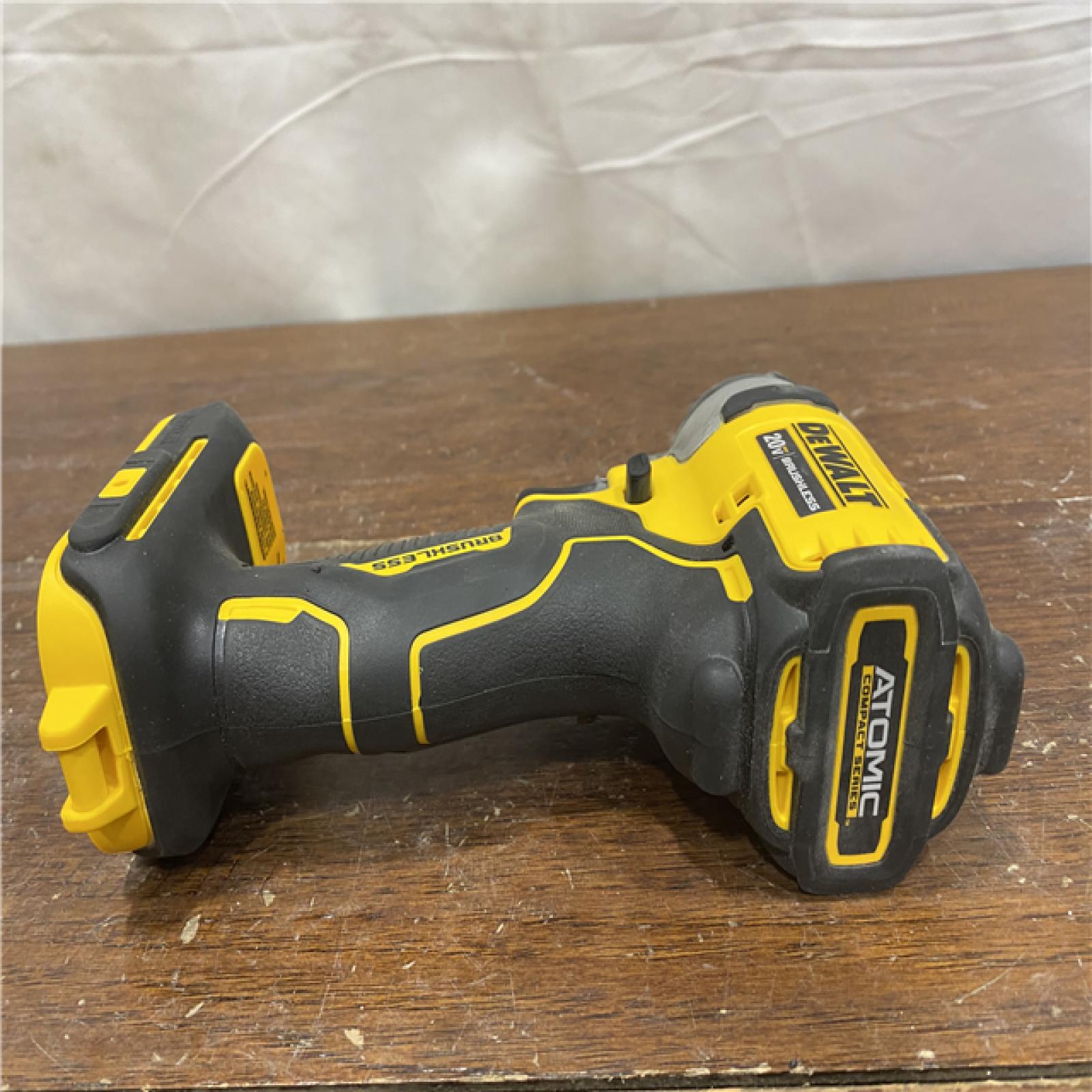 AS-IS DEWALT ATOMIC 20V MAX* Brushless Cordless Compact 1/4 in. Impact Driver Kit