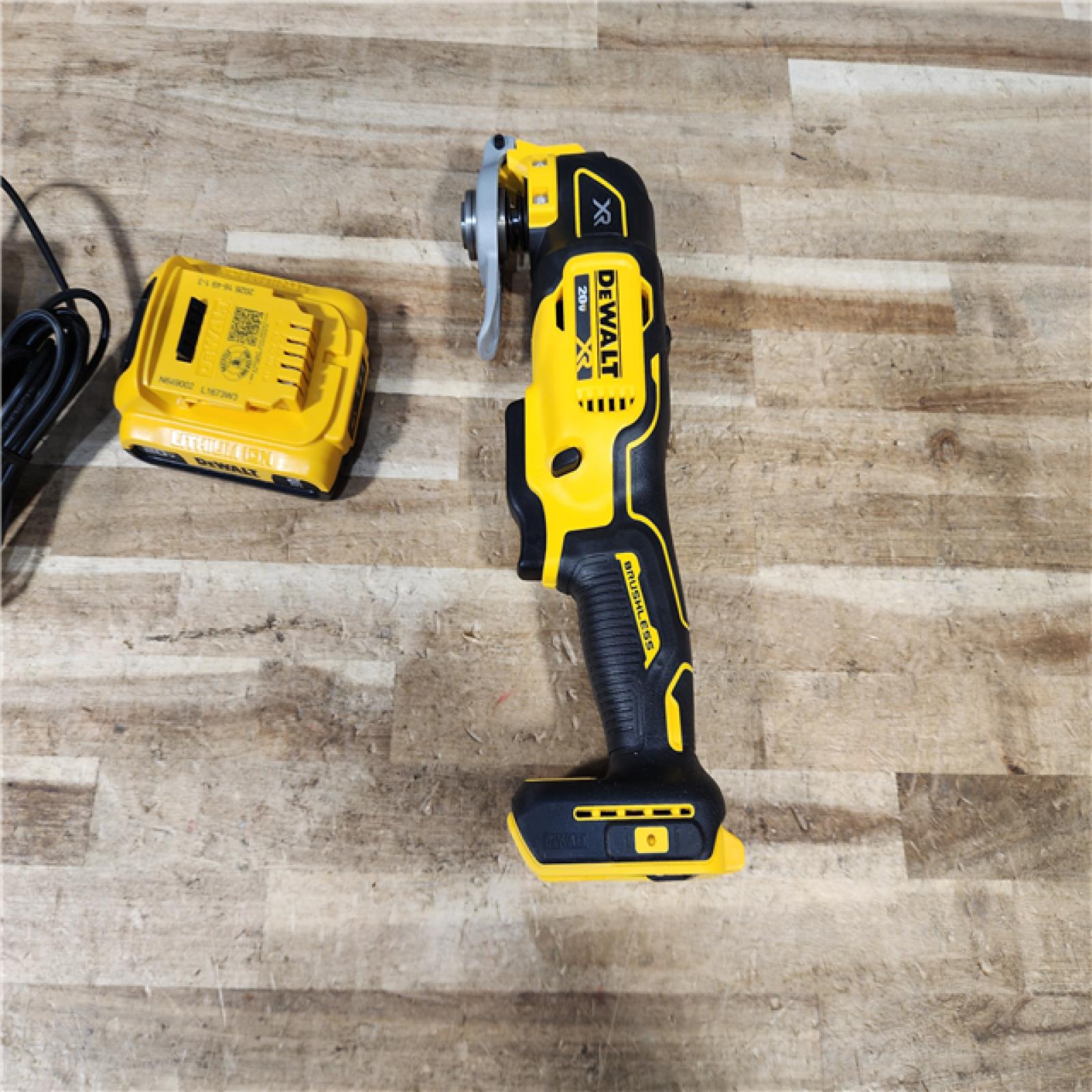 HOUSTON LOCATION - AS - IS DEWALT 20-Volt MAX Lithium-Ion Cordless Brushless Oscillating Multi-Tool Kit