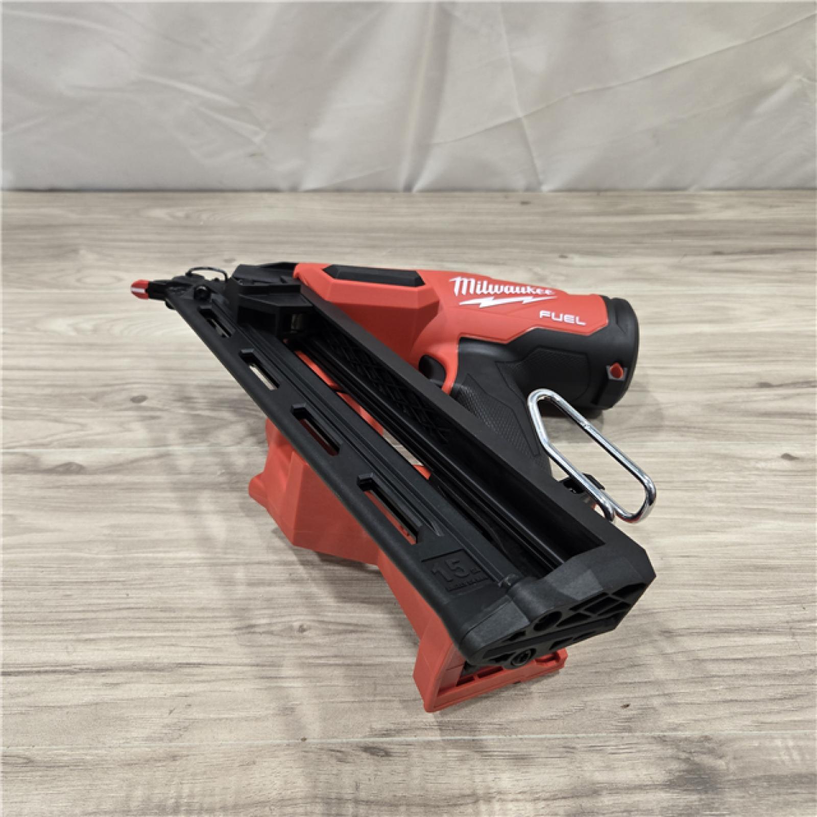 AS-IS Milwaukee 2839-20 M18 FUEL 15 Ga. 18V Angled Finish Nailer (TOOL ONLY)