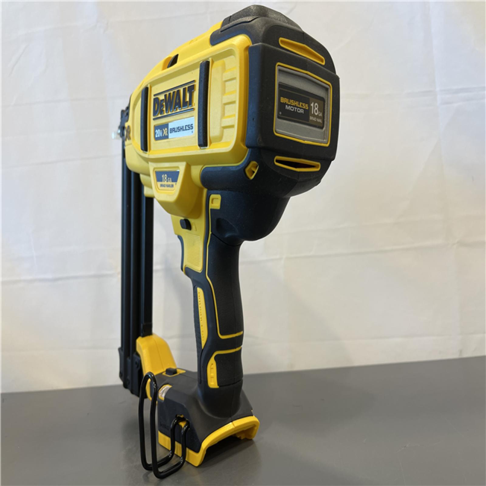 Like New! - DeWalt 20V MAX XR Lithium-Ion Electric Cordless 18-Gauge Brad Nailer (Tool Only)