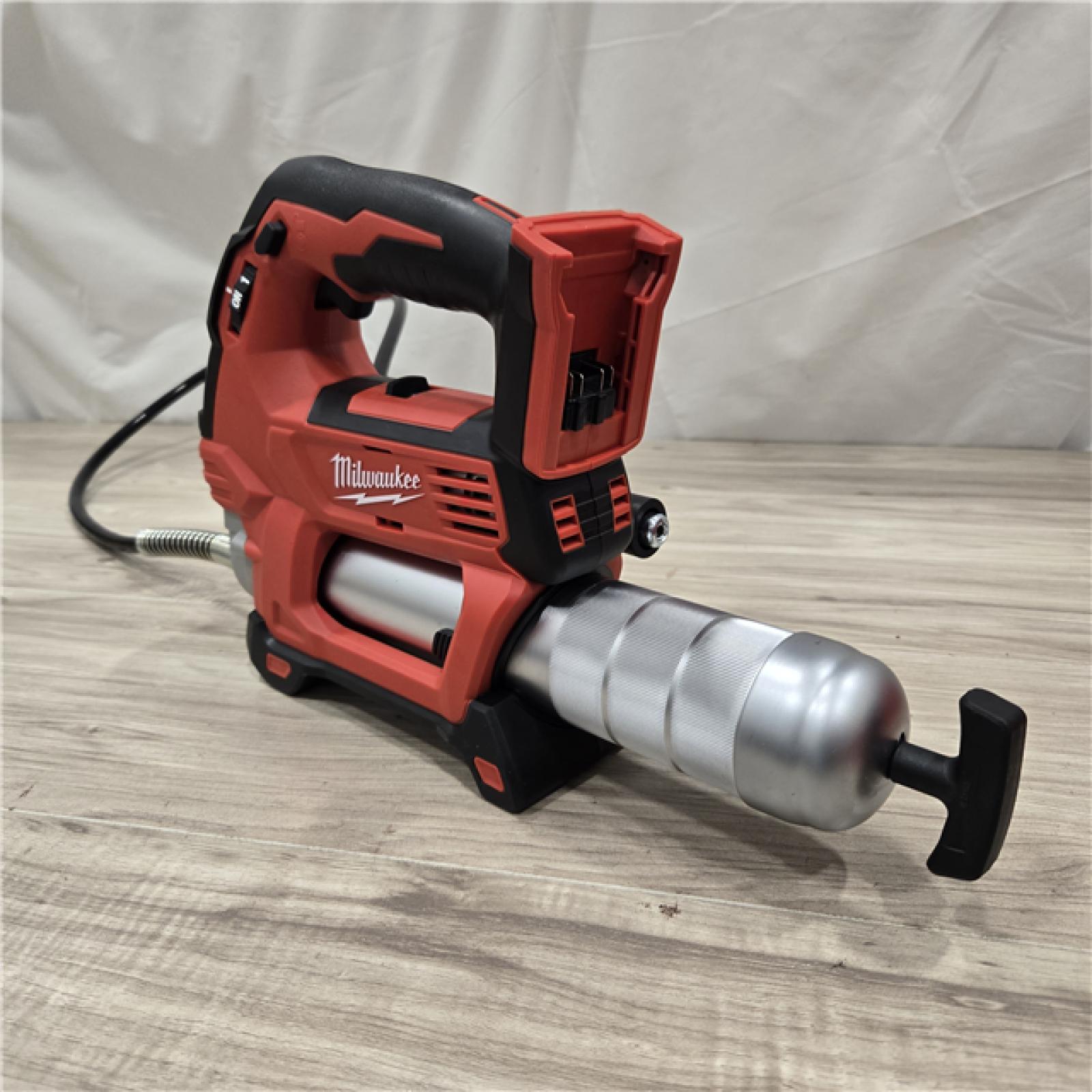 AS-IS Milwaukee M18 18V Cordless Grease Gun Kit