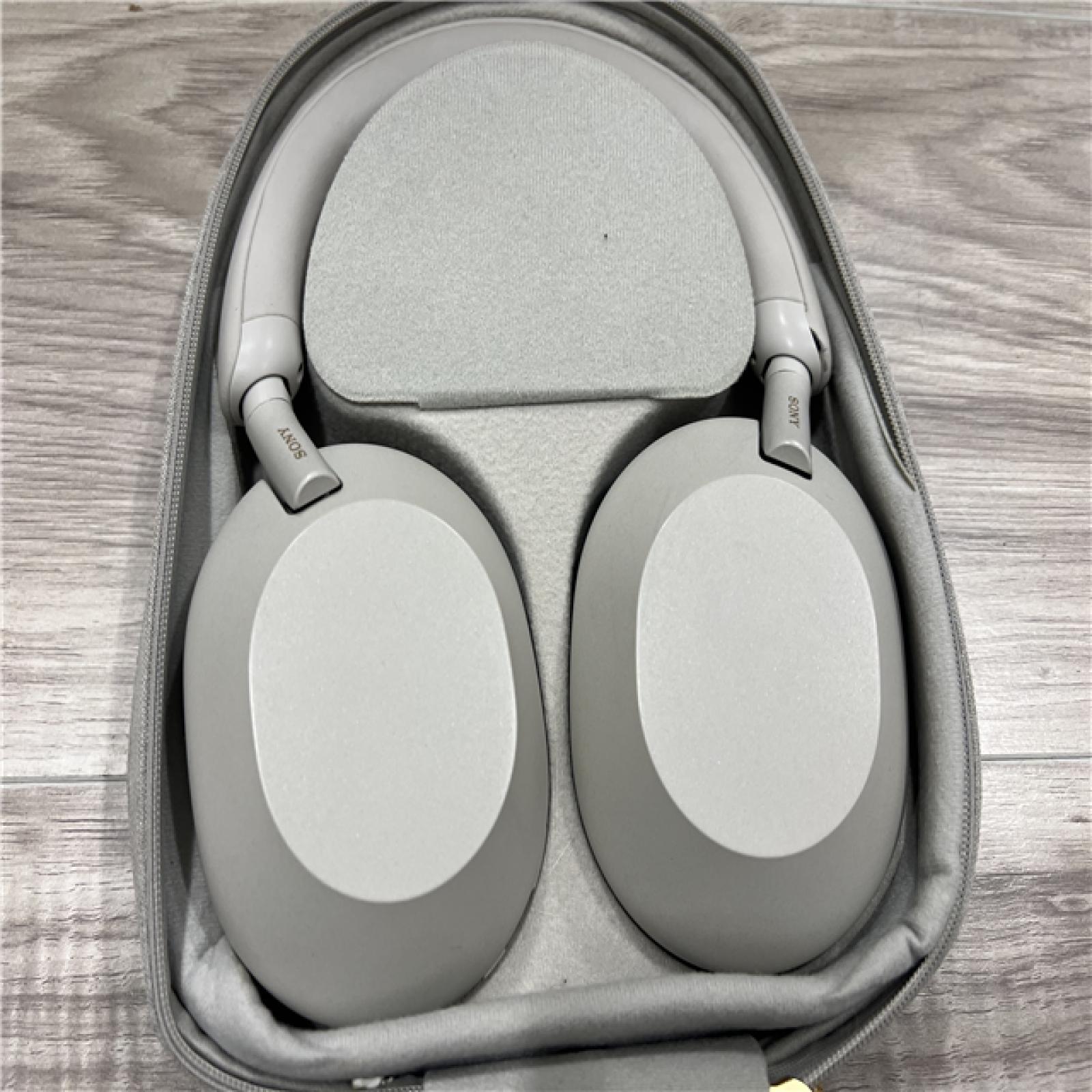 AS-IS Sony - WH-1000XM5 Wireless Noise Cancelling Over-the-Ear Headphones - Silver