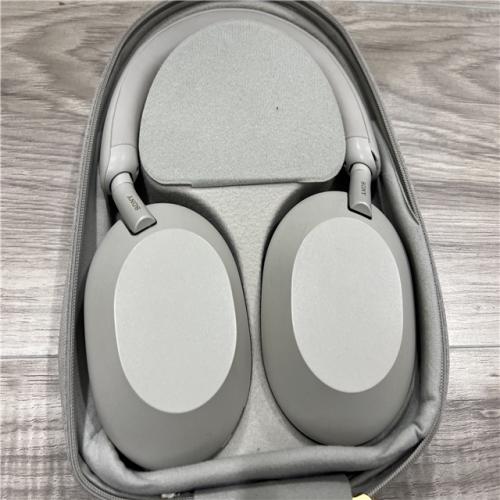 AS-IS Sony - WH-1000XM5 Wireless Noise Cancelling Over-the-Ear Headphones - Silver