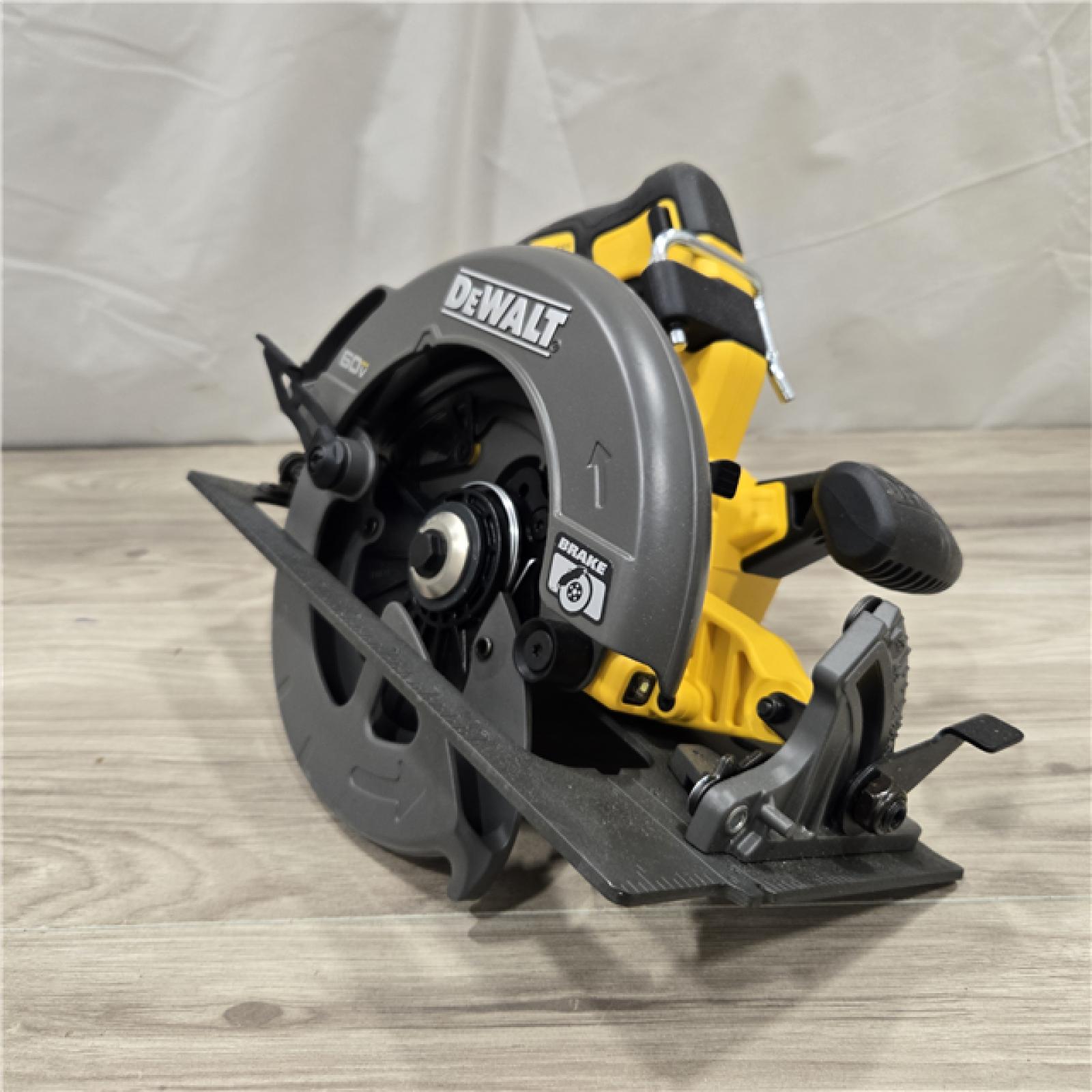 AS-IS DeWALT Flexvolt Max 7-1/4 60V  Circular Saw (Tool Only)