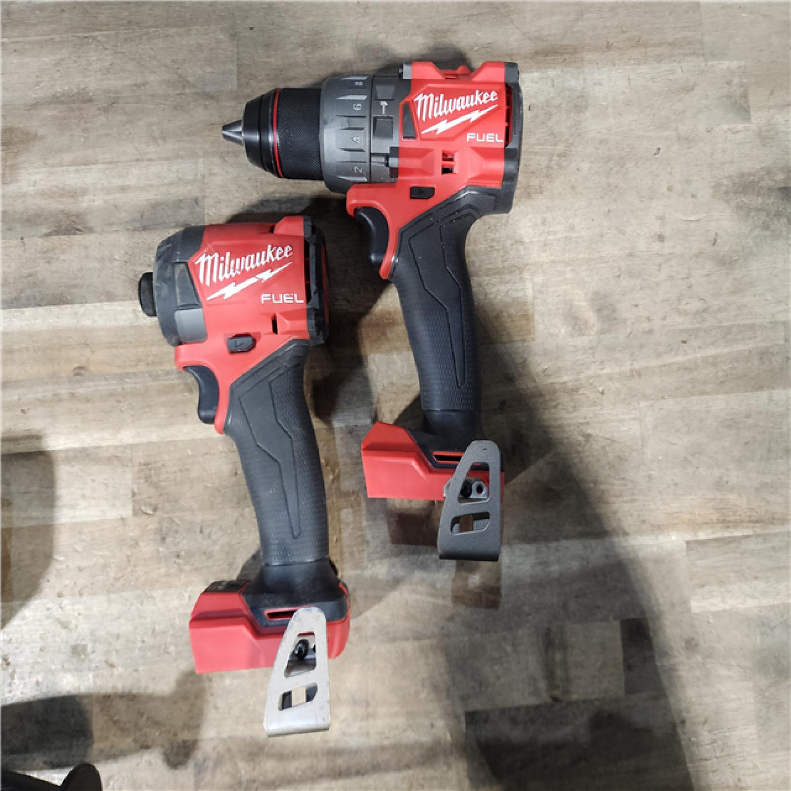 HOUSTON LOCATION - AS-IS MILWAUKEE 2 TOOL COMBO KIT W/ (2) BATTERY & CHARGER