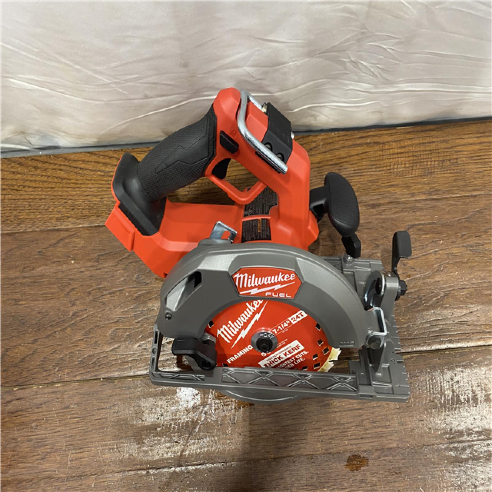 AS-IS Milwaukee Tools M18 FUEL 7-1/4 Circular Saw (Tool Only) 2834-20