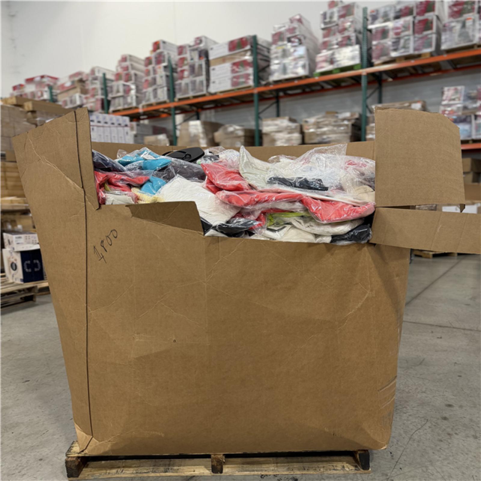 DALLAS LOCATION- NEW!- BULLSEYE MIXED APPAREL PALLET (1800 UNITS)
