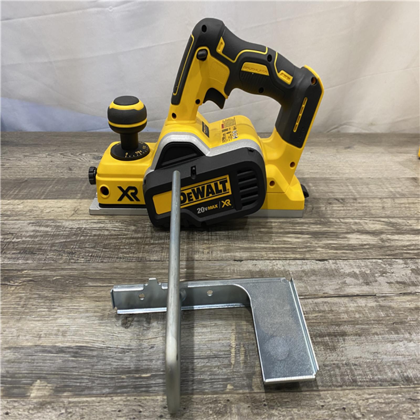 AS-IS DEWALT 20V MAX XR Cordless Brushless 3-1/4 in. Planer (Tool Only)