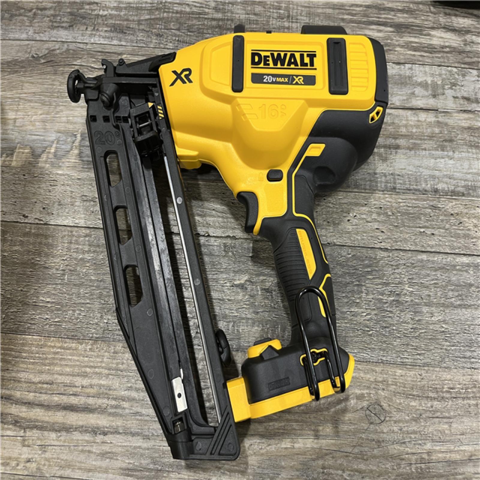 AS-IS DEWALT 20V MAX XR 16-Gauge Electric Cordless Angled Finishing Nailer Kit