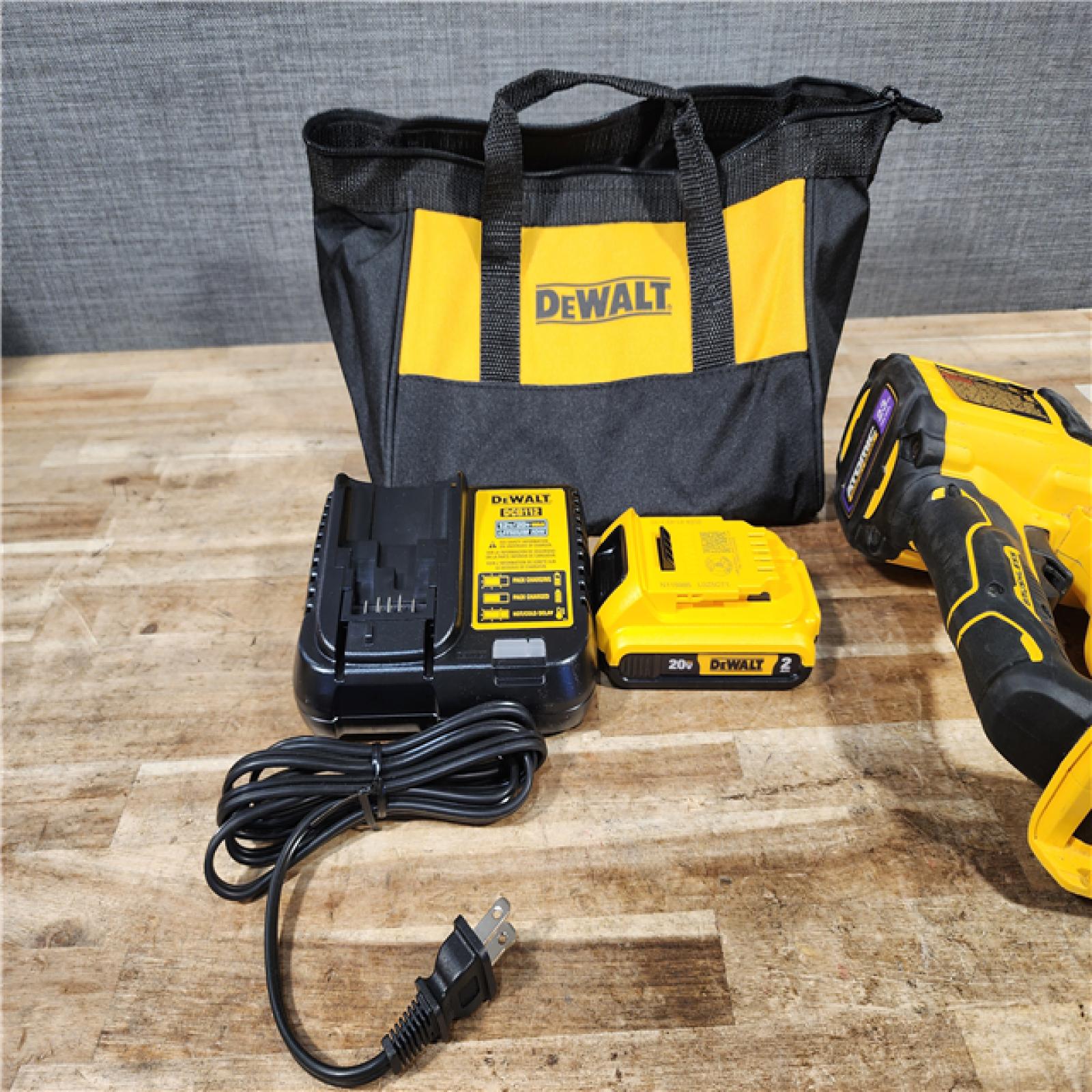 HOUSTON LOCATION - AS - IS DEWALT ATOMIC 20V MAX Lithium Ion Cordless 23 Gauge Pin Nailer Kit