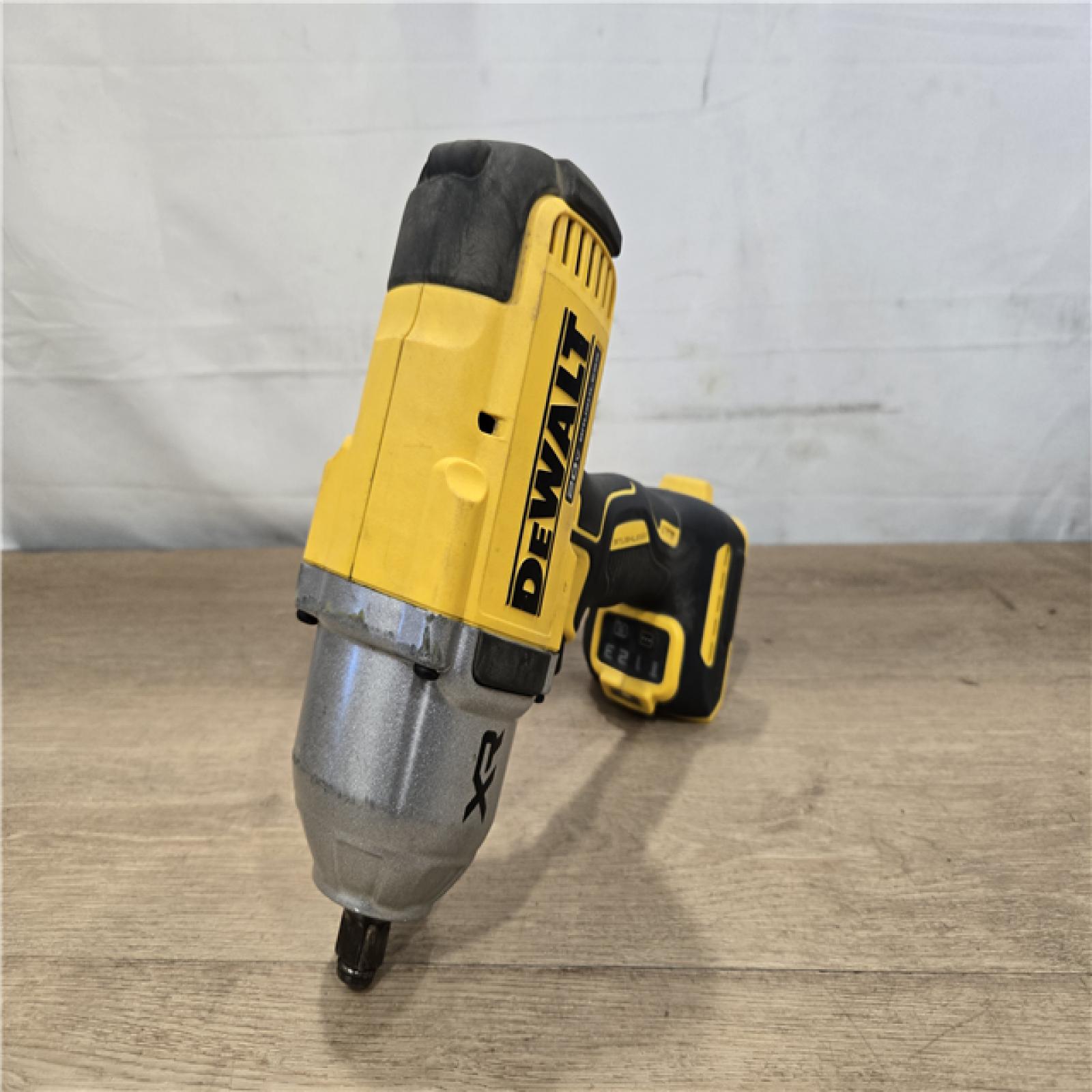 AS-IS DEWALT 20V MAX Cordless 1/2 in. Impact Wrench Kit