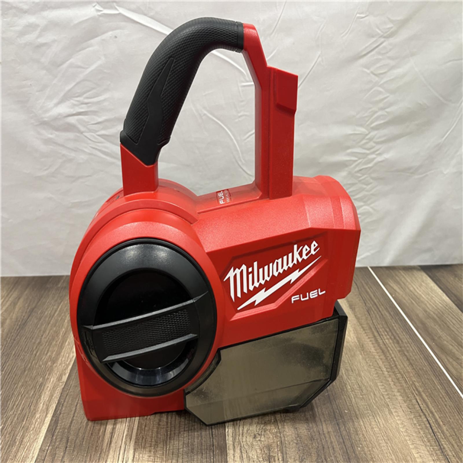 GOOD Milwaukee M18 FUEL 0940-20 0.25 Gal Cordless Compact Hand Vacuum Tool Only 18 V
