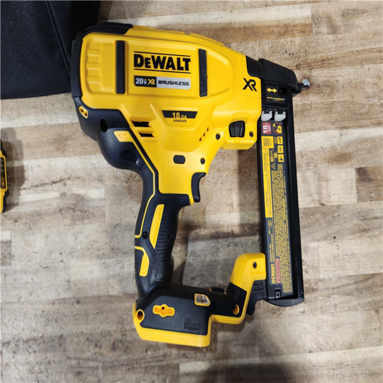 HOUSTON LOCATION - AS - IS DEWALT 20V MAX XR Lithium-Ion Cordless 18-Gauge Narrow Crown Stapler Kit