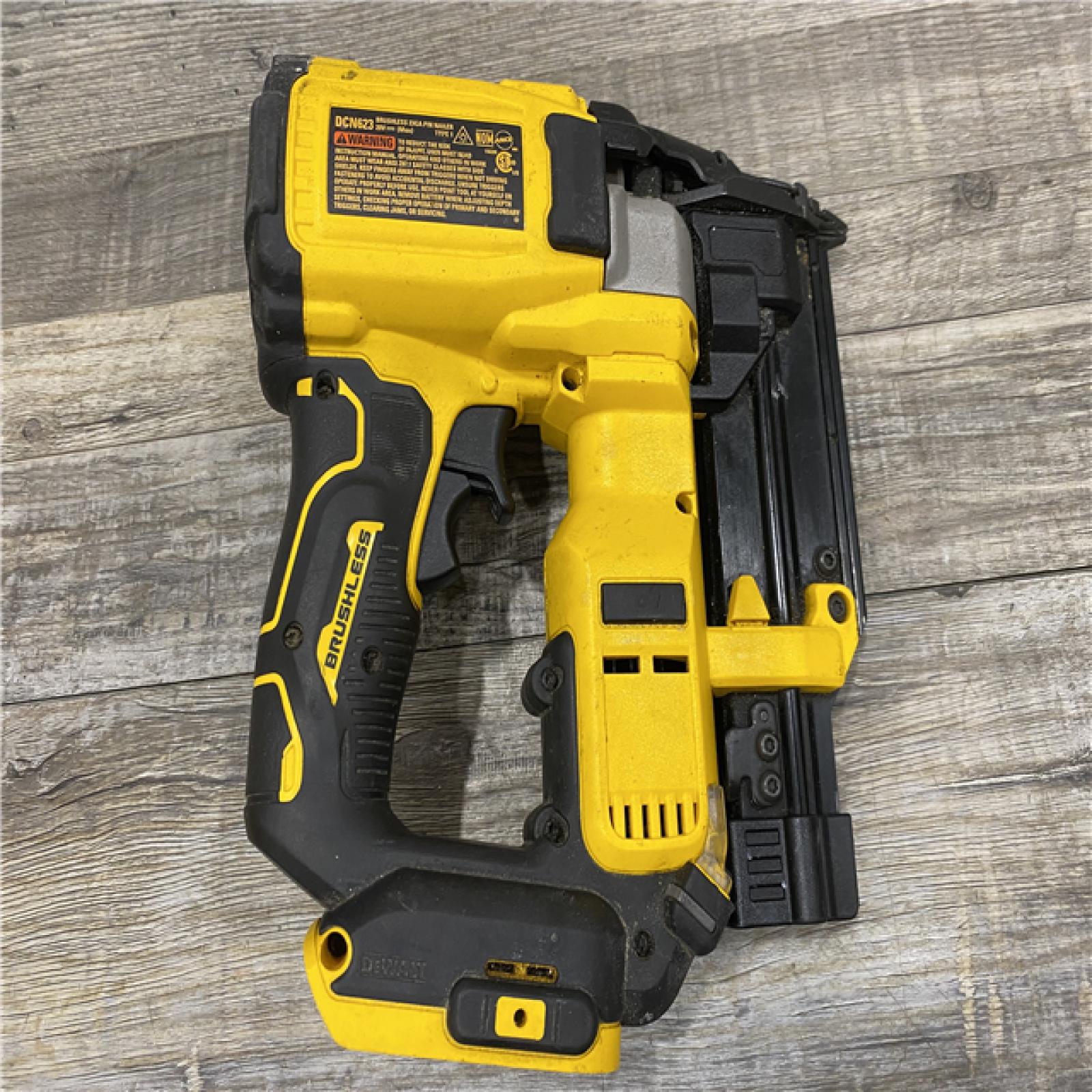 AS-IS DEWALT ATOMIC 20V MAX Lithium Ion Cordless 23 Gauge Pin Nailer Kit