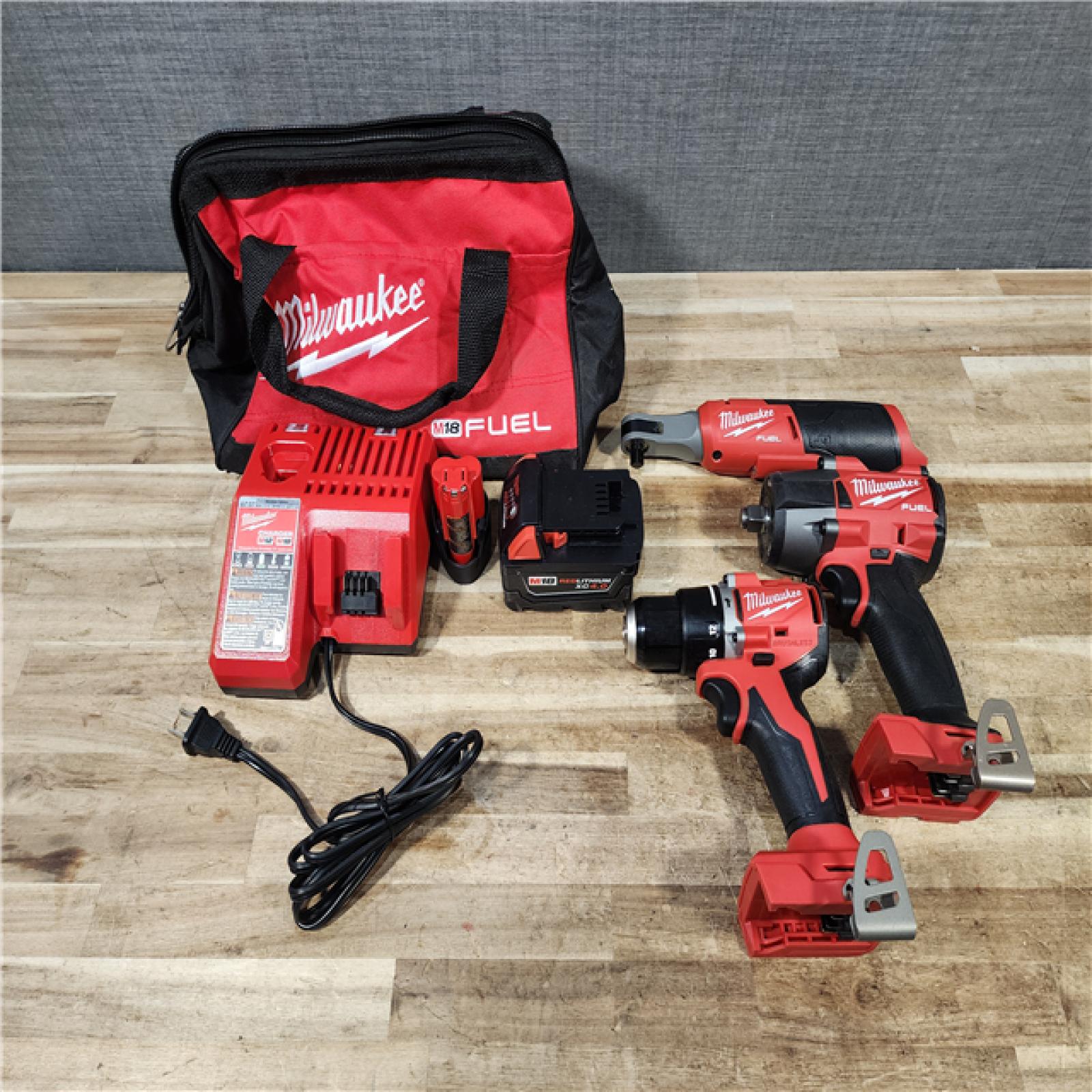 HOUSTON LOCATION - AS - IS Milwaukee 3 Tool Combo Kit W/ (2) Battery & Charger