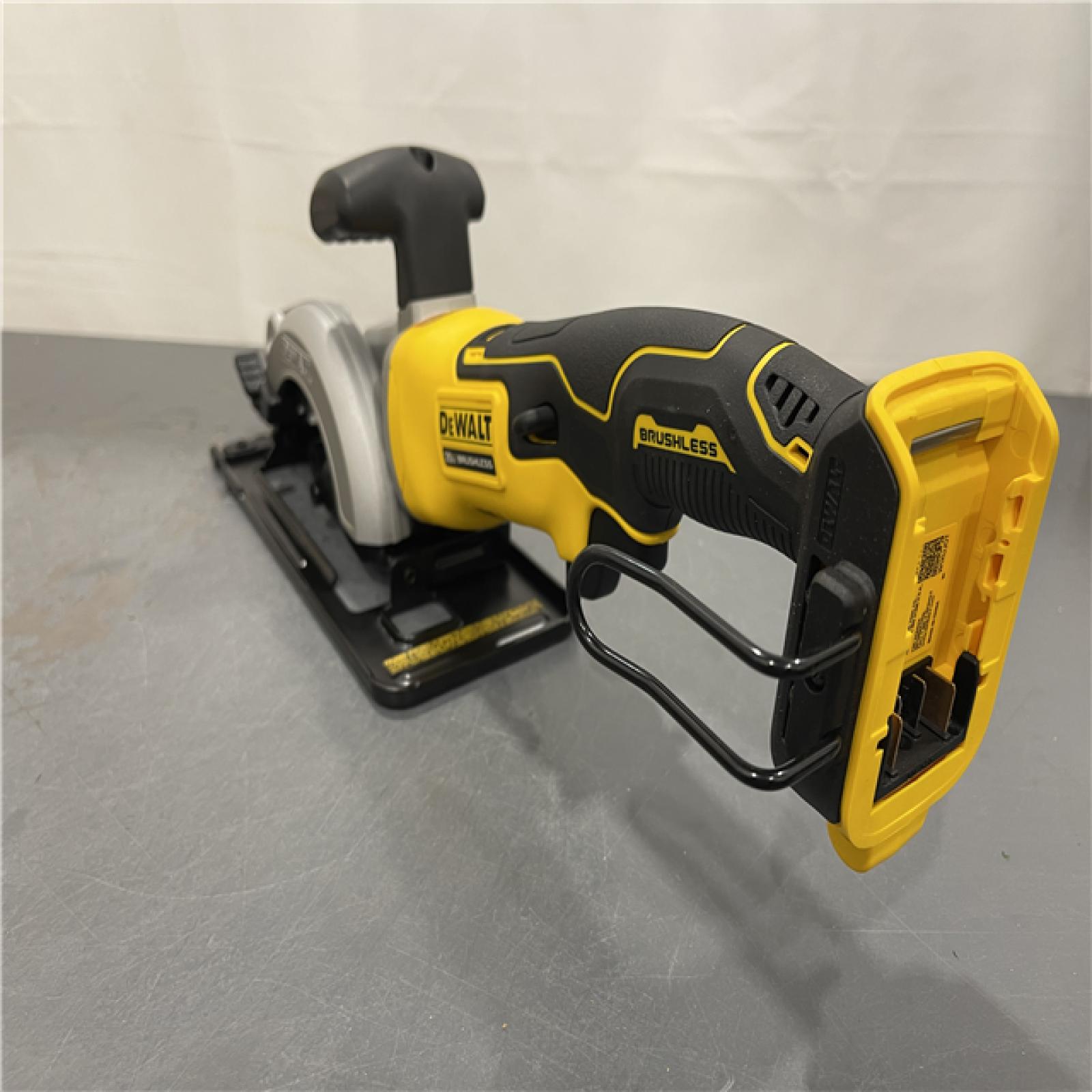 AS-IS - DEWALT ATOMIC 20V MAX Cordless Brushless 4-1/2 in. Circular Saw