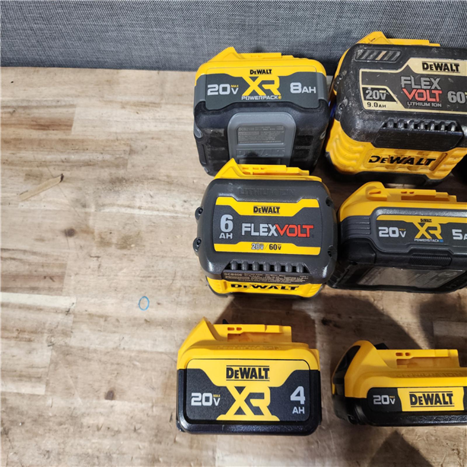HOUSTON LOCATION - AS - IS DEWALT BATTERY PACK QTY - 10