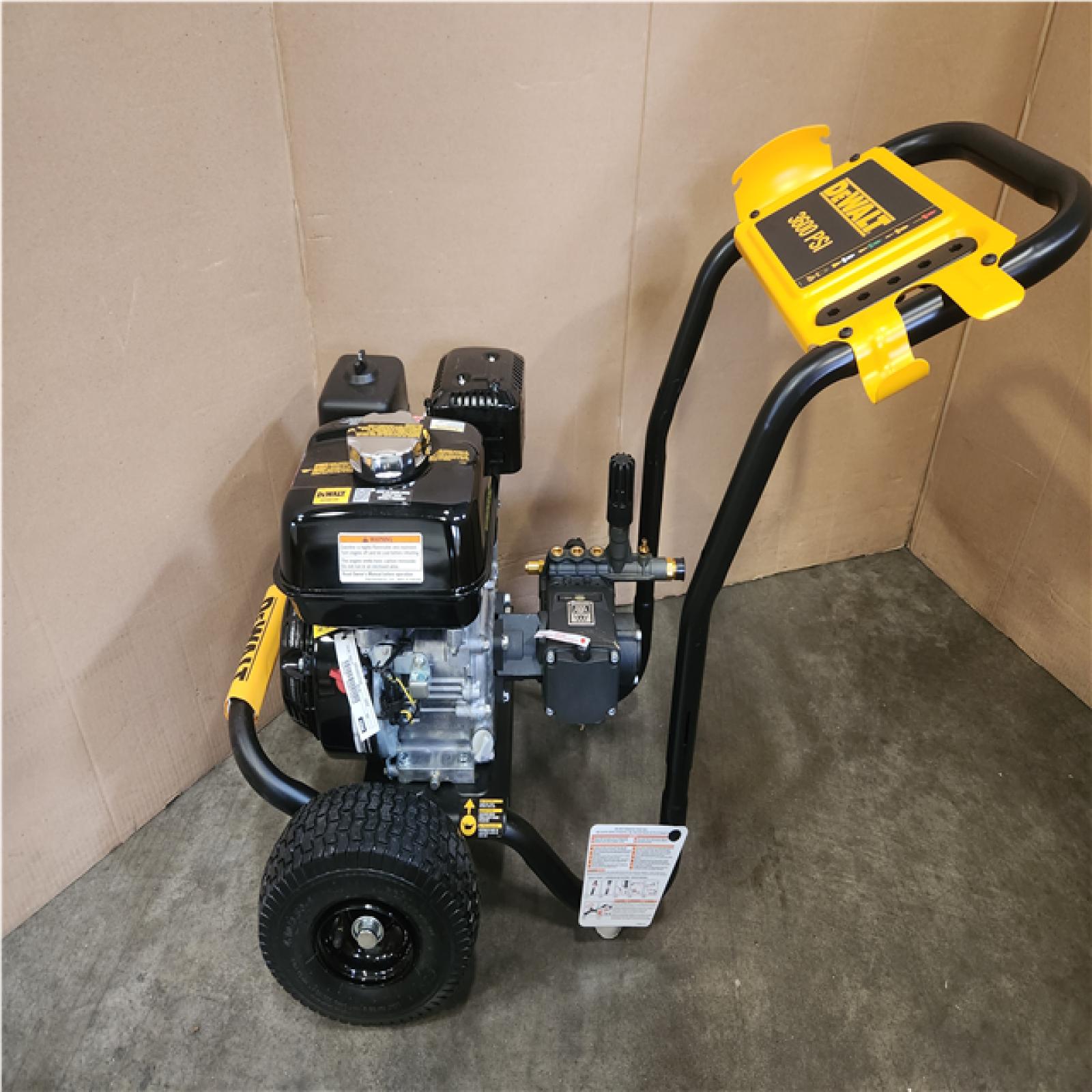 Phoenix NEW DEWALT 3600 PSI 2.5 GPM Cold Water Gas Professional Pressure Washer with HONDA GX200 Engine
