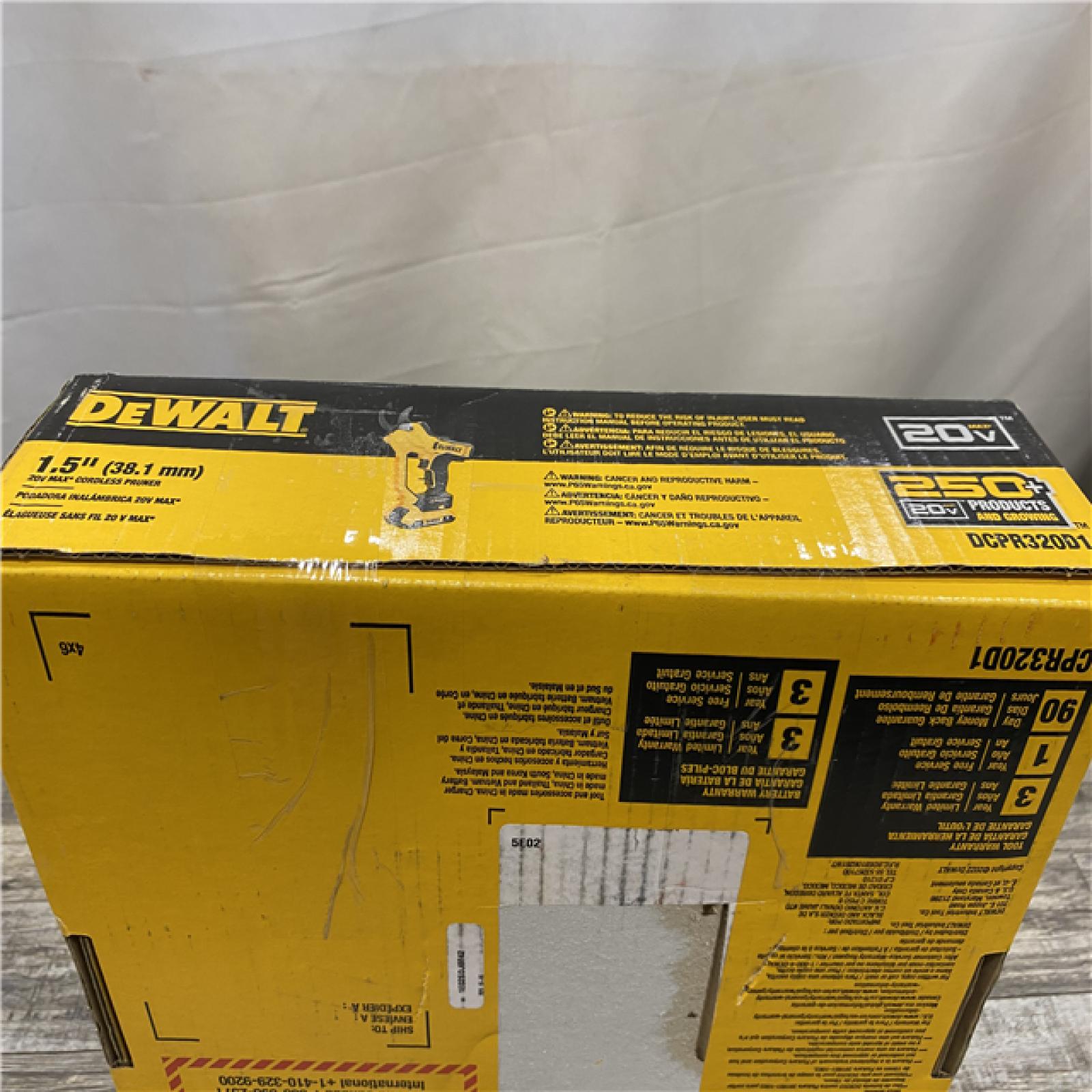 NEW -  DEWALT 20V MAX Cordless Battery Powered Pruner Kit