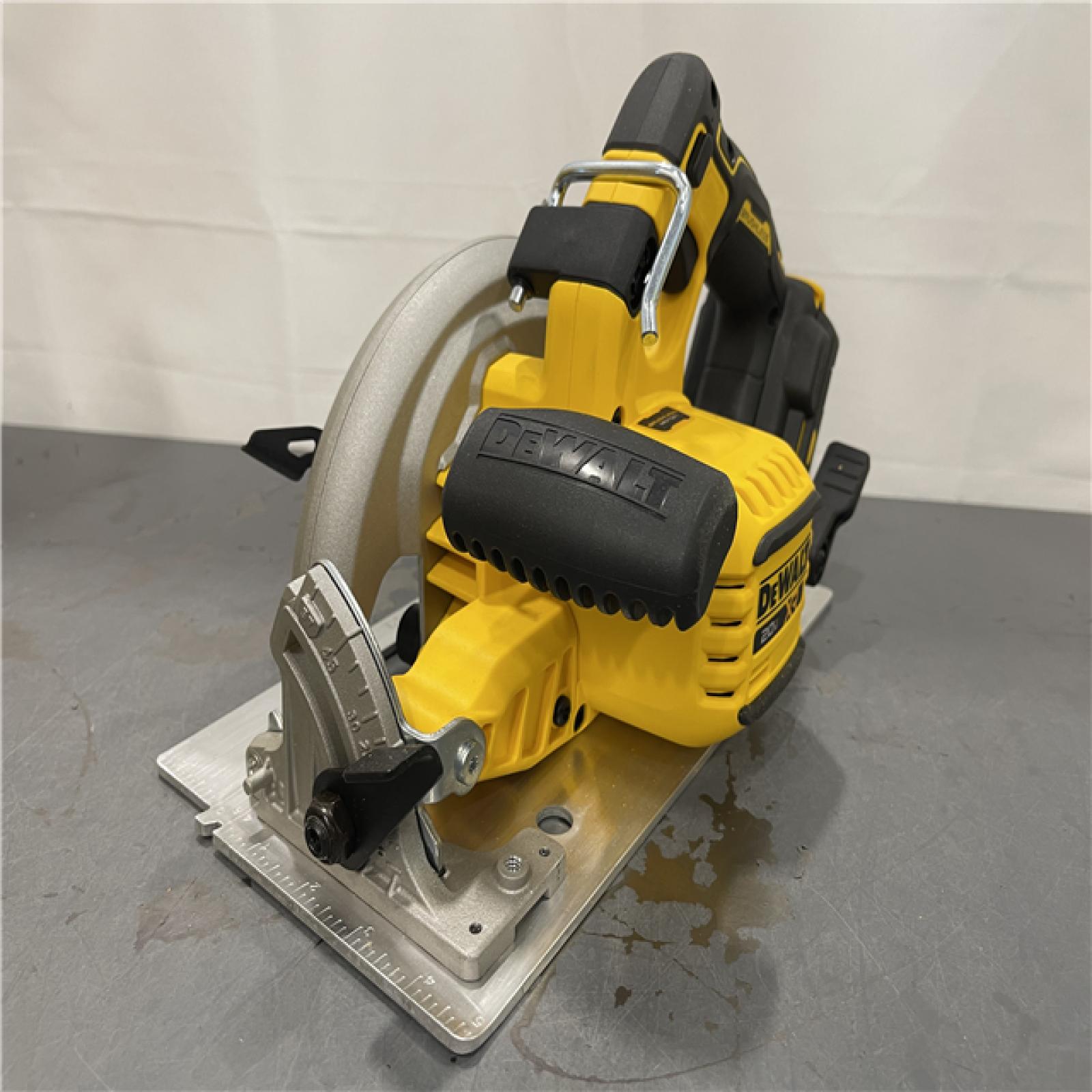 AS-IS - DEWALT 20-Volt MAX 7-1/4 in. Cordless Circular Saw