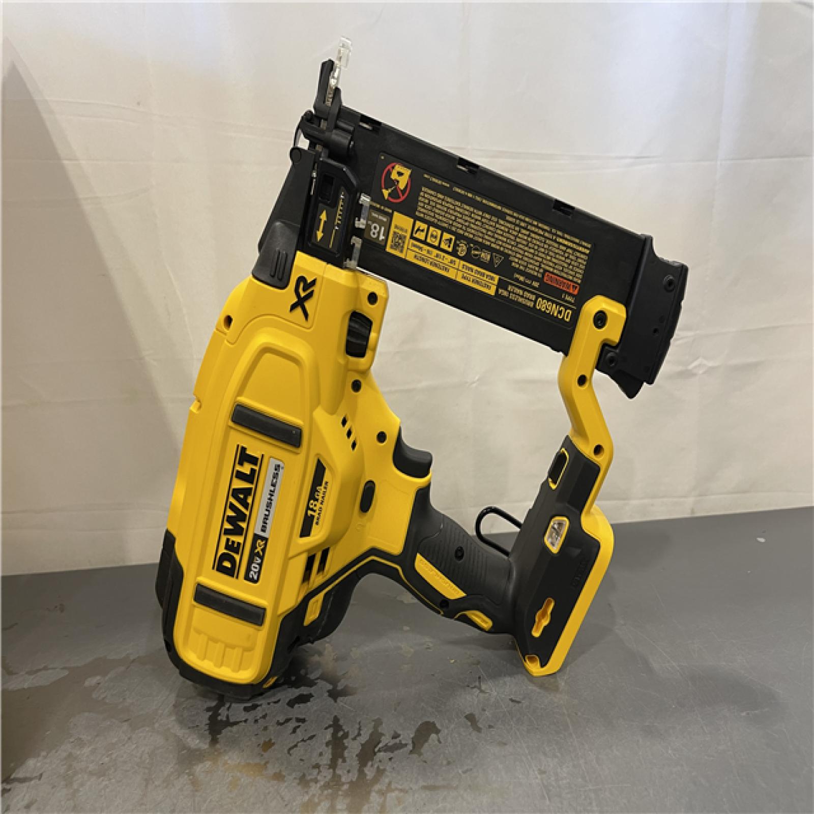 AS-IS - DeWalt 20V MAX XR Lithium-Ion Cordless 18-Gauge Brad Nailer