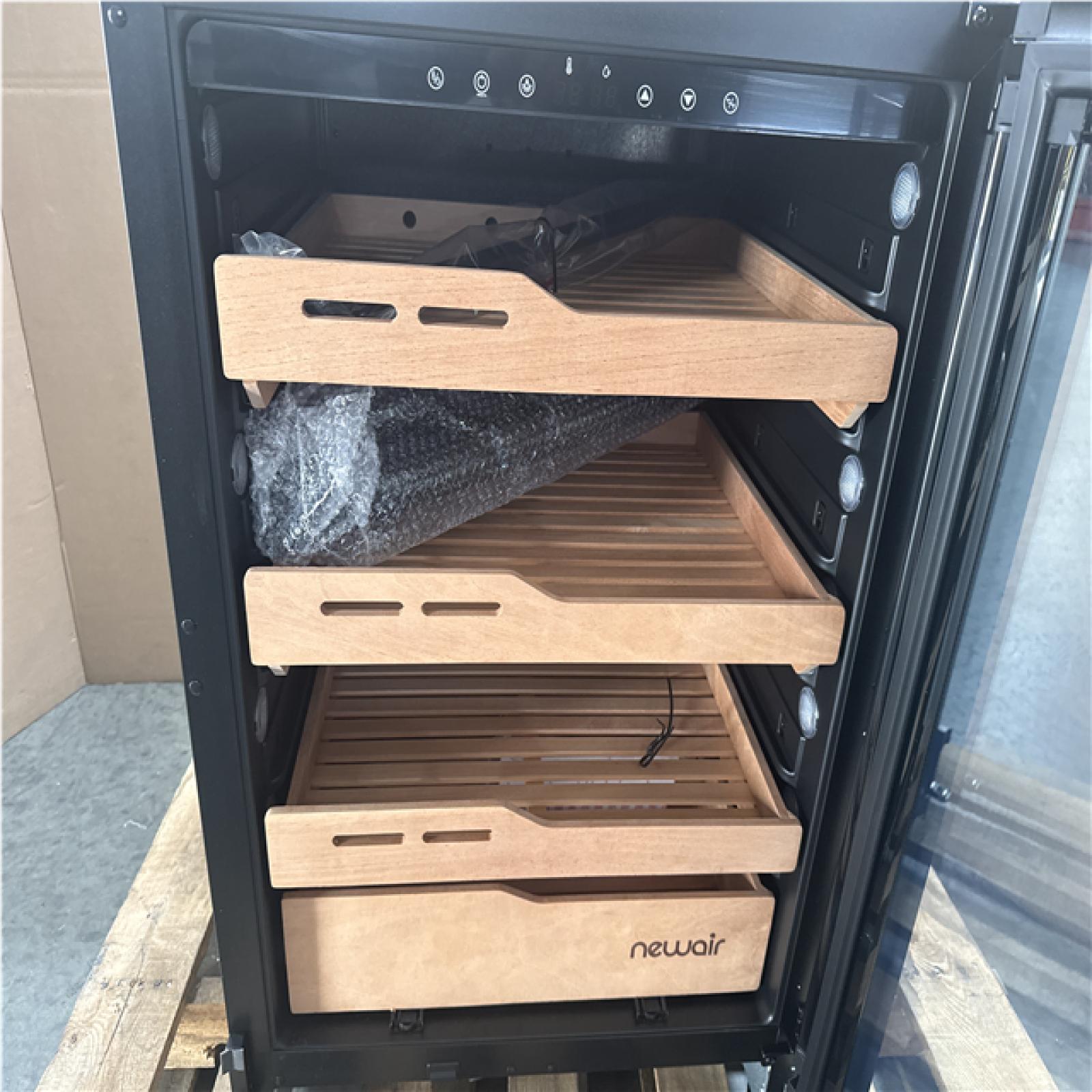 CALIFORNIA AS NEWAIR 1500 COUNT GIGAR HUMIDOR NCH1K5BK00