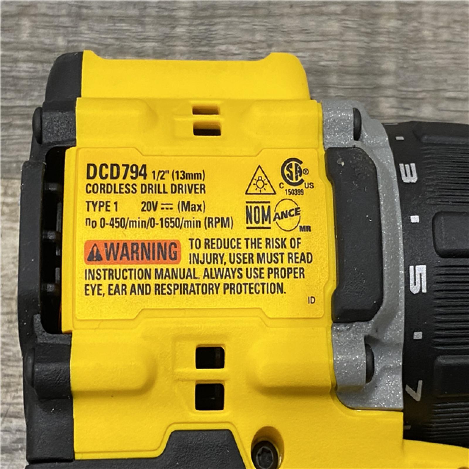 AS-IS DEWALT ATOMIC 20-Volt MAX Lithium-Ion Cordless Combo Kit