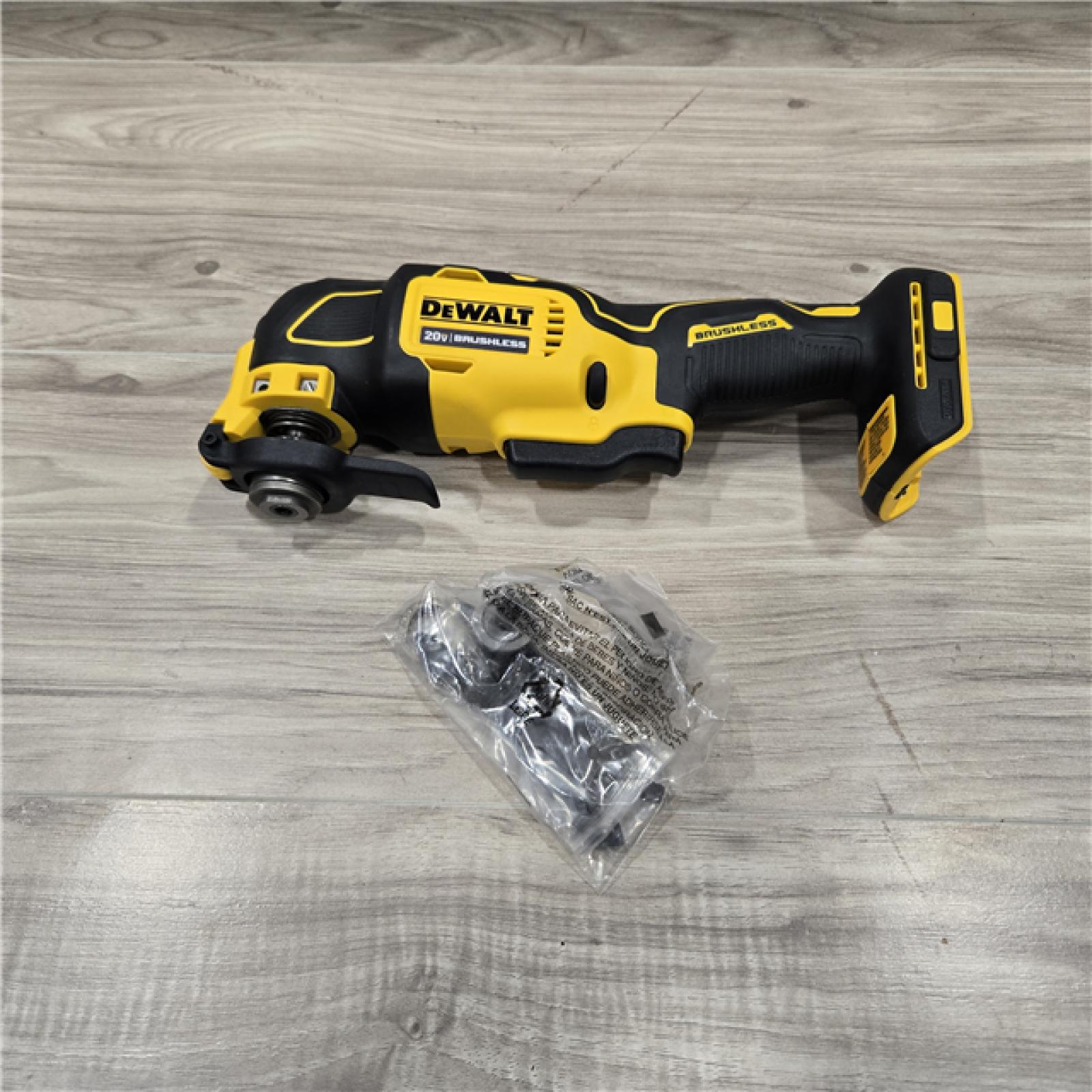 LIKE NEW! - DEWALT ATOMIC 20V MAX Cordless Brushless Oscillating Multi Tool (Tool Only)