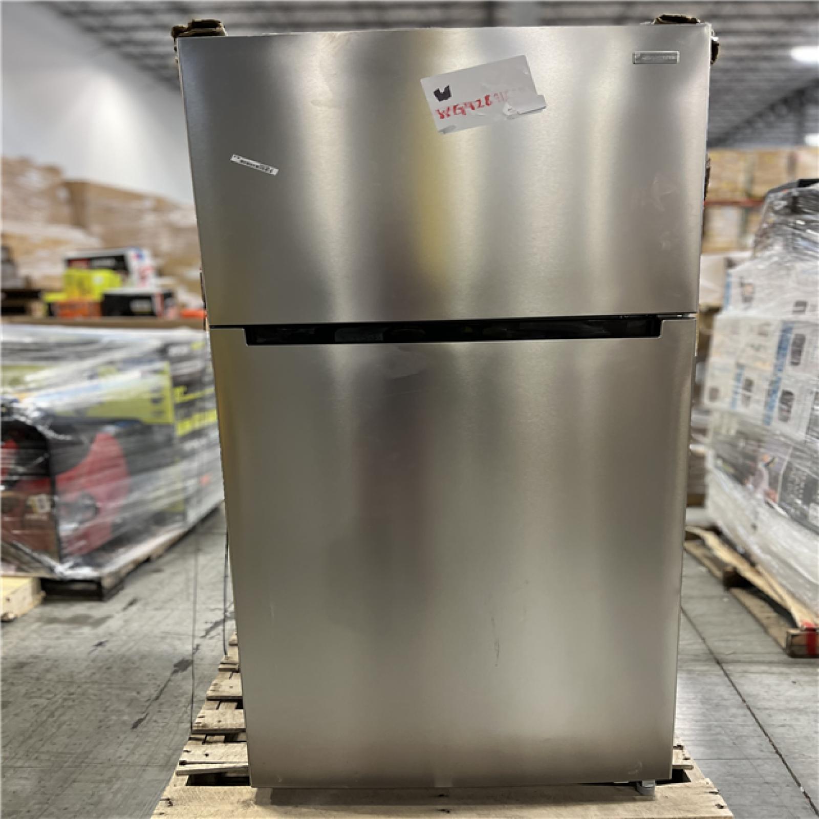 DALLAS LOCATION ASIS Vissani 18 cu. ft. Top Freezer Refrigerator in